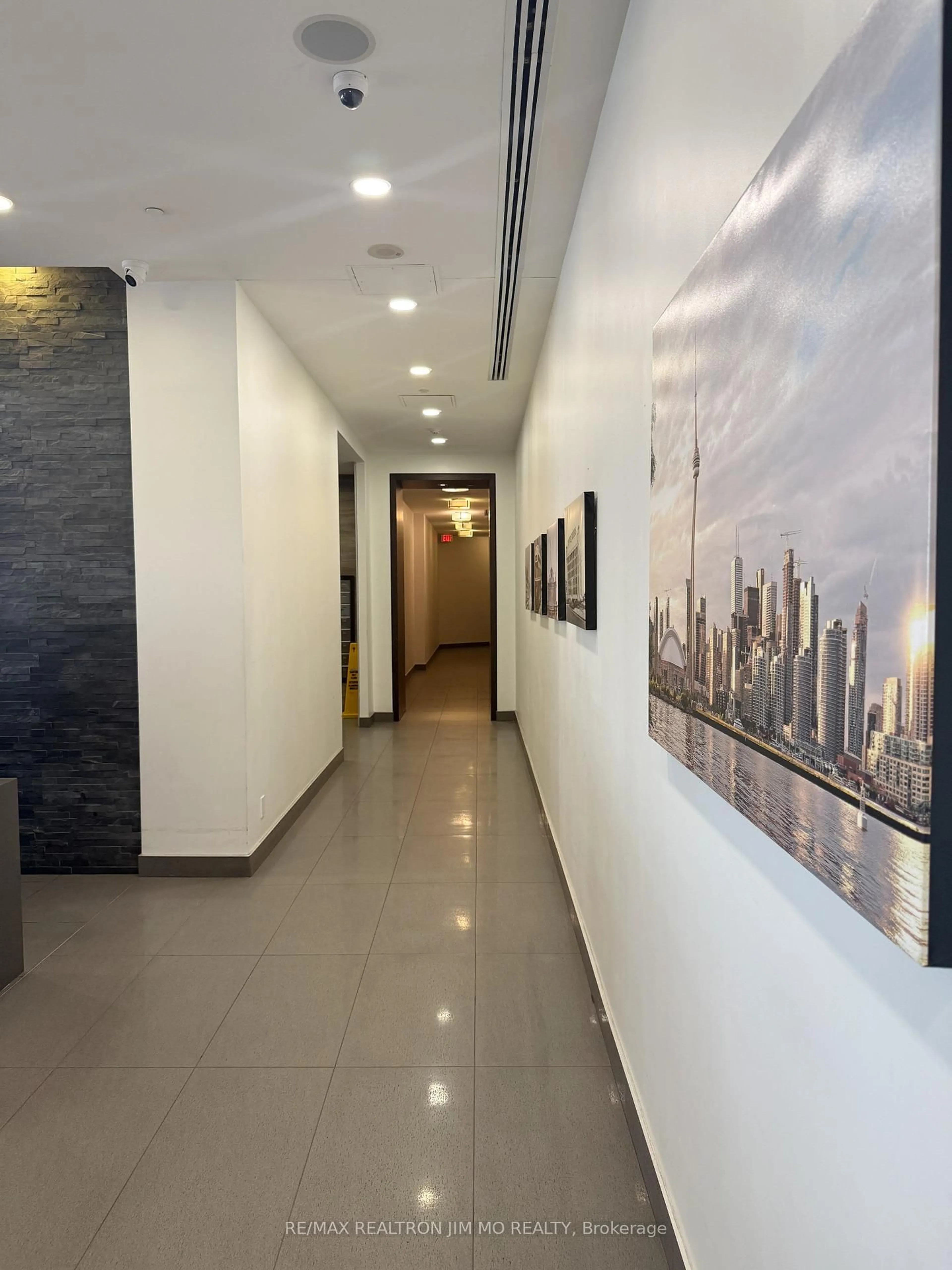 Indoor foyer for 20 Bruyeres Mews #727, Toronto Ontario M5V 0G8