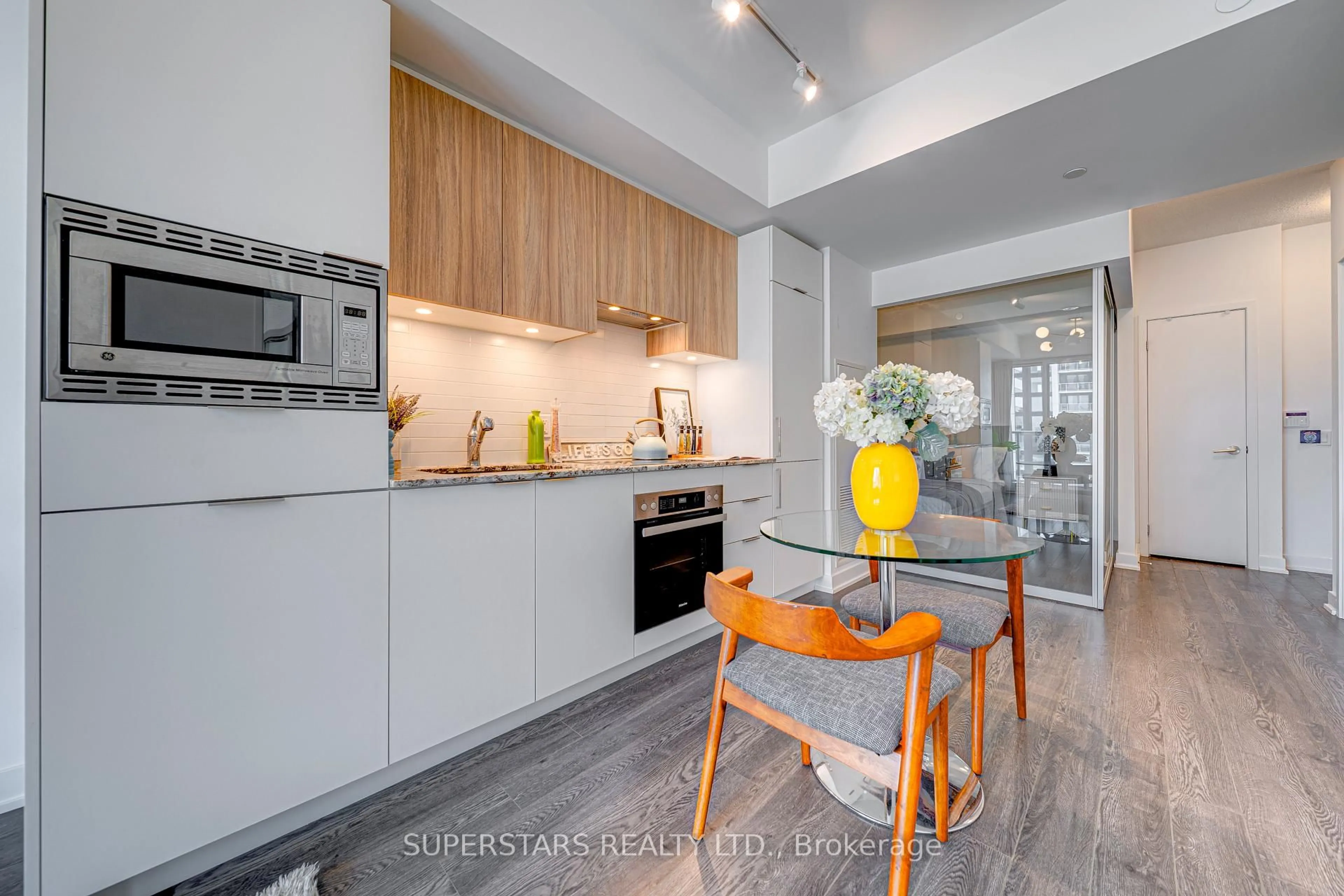 Contemporary kitchen, unknown for 50 O'Neill Rd #1001, Toronto Ontario M3C 0R1