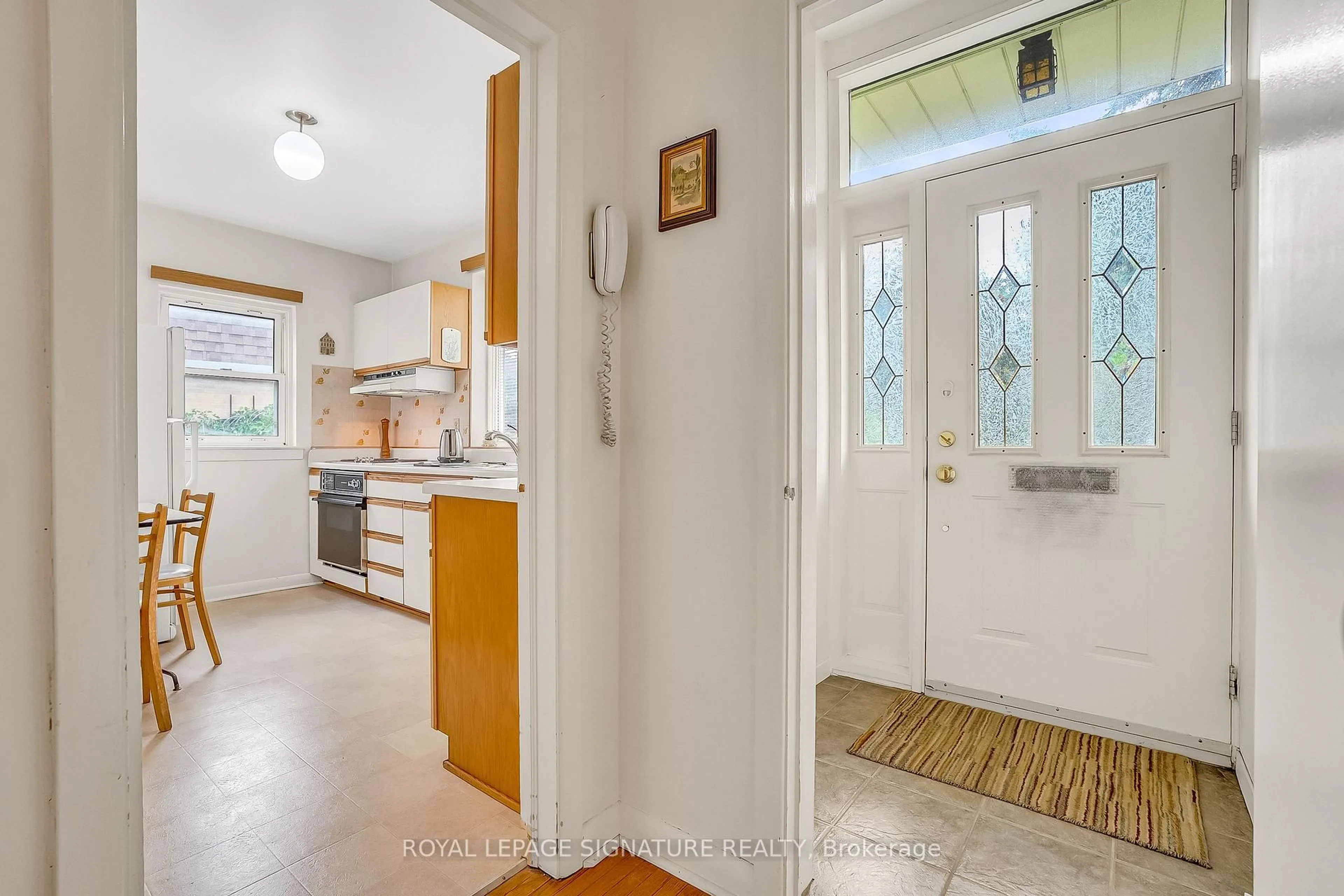 Standard kitchen, unknown for 34 Addison Cres, Toronto Ontario M3B 1K8