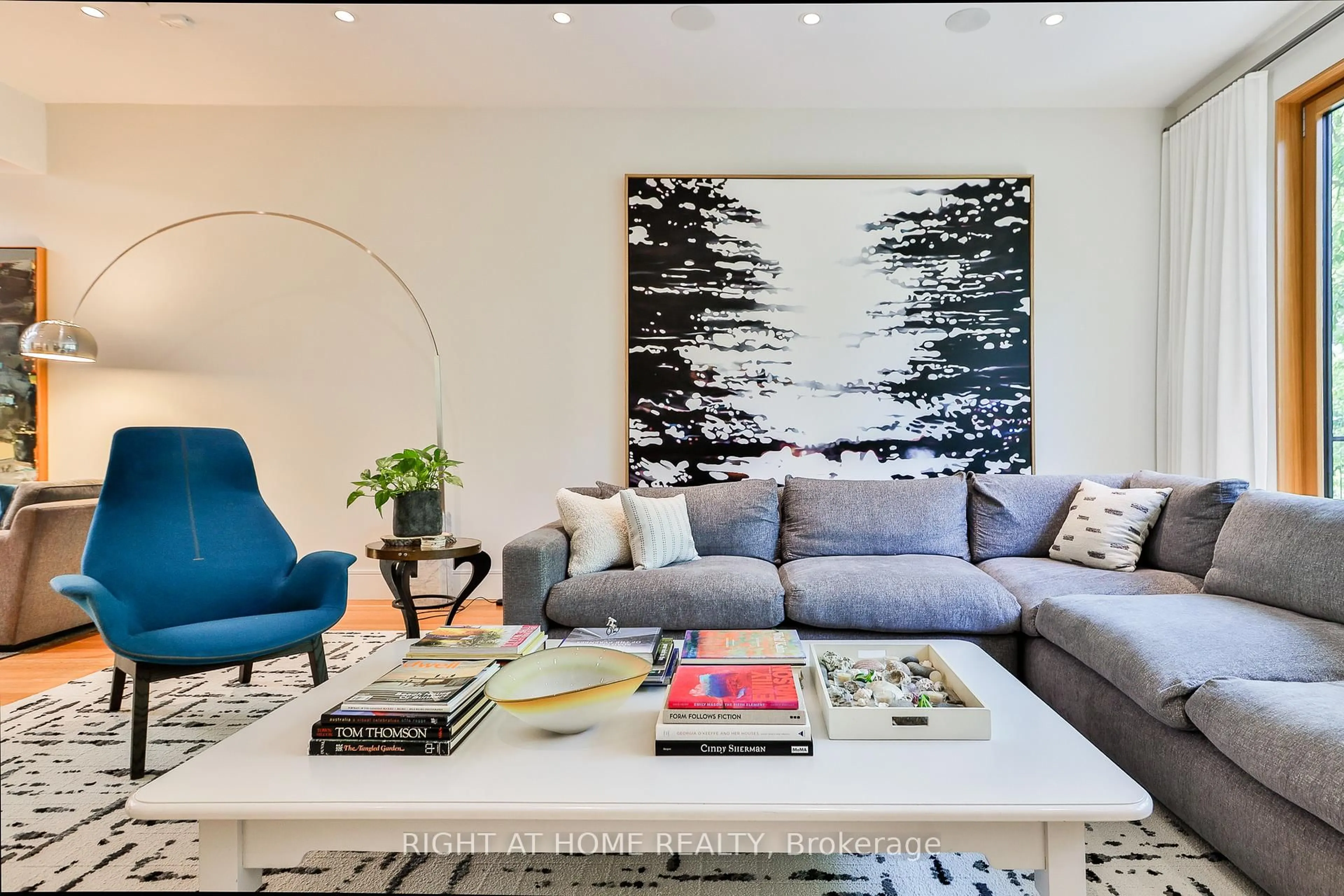Living room with furniture, unknown for 71 Heath St, Toronto Ontario M4V 1T2