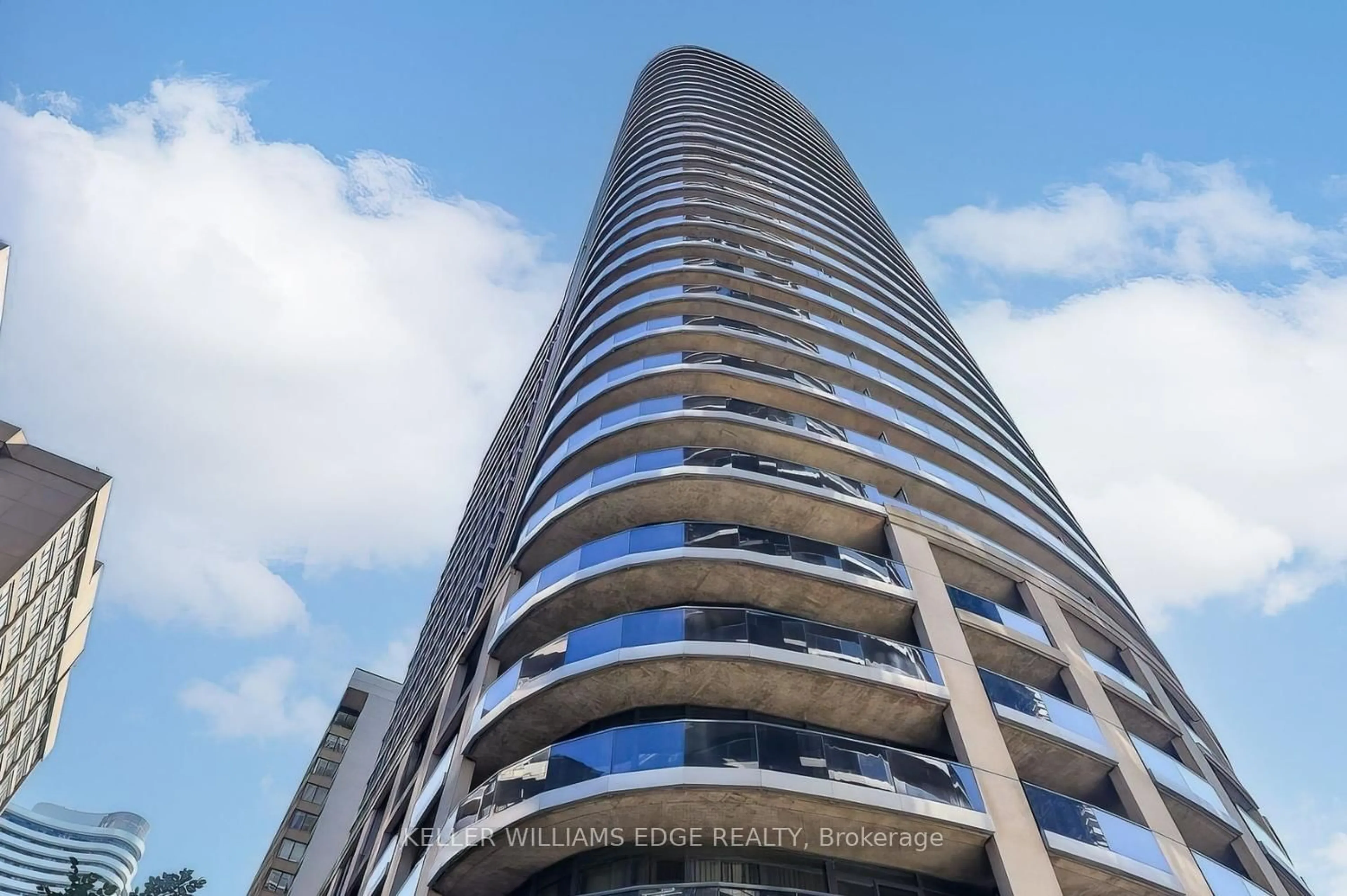 Indoor foyer for 25 Carlton St #2308, Toronto Ontario M5B 1L4