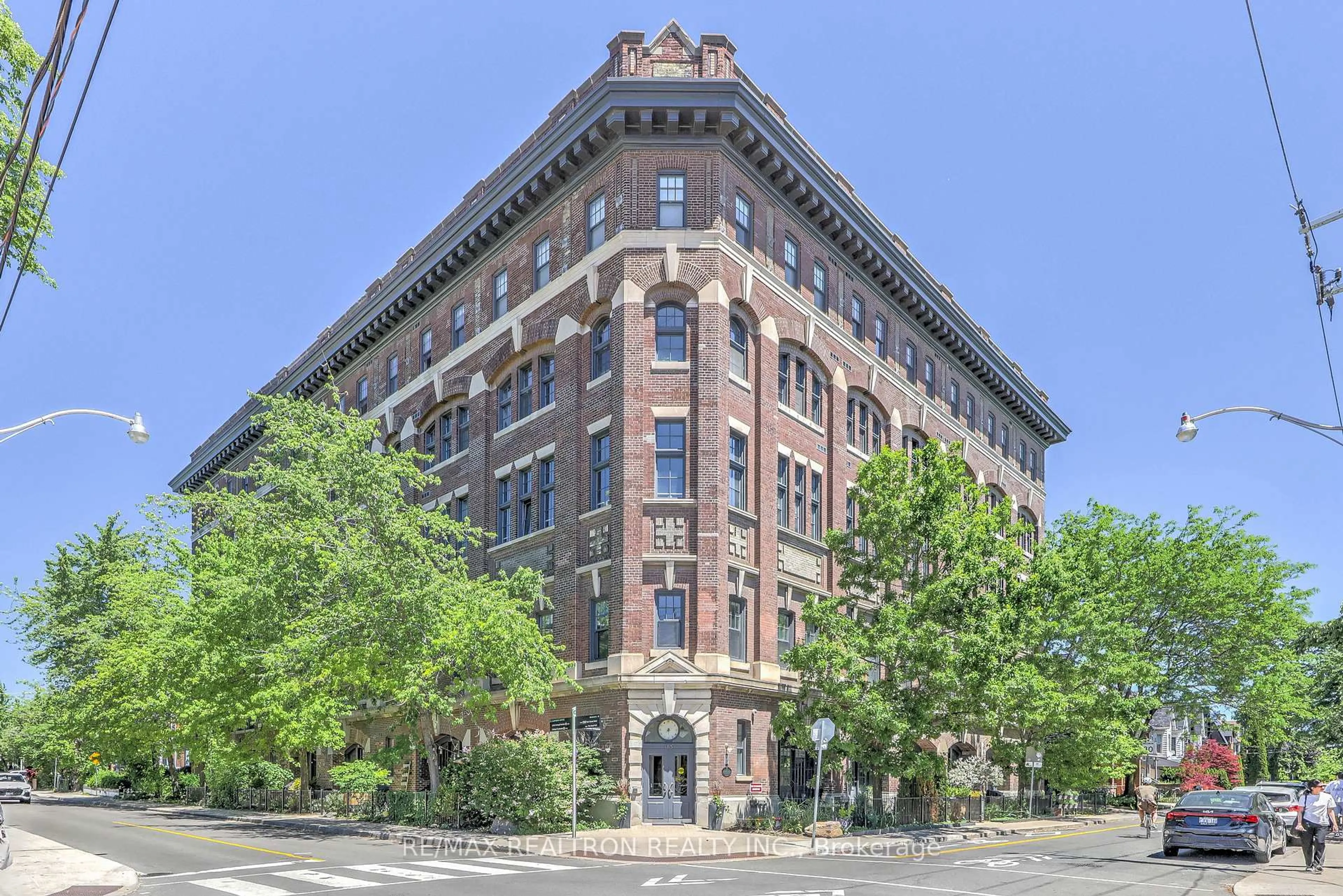 Home with brick exterior material, building for 183 Dovercourt Rd #514, Toronto Ontario M6J 3C1