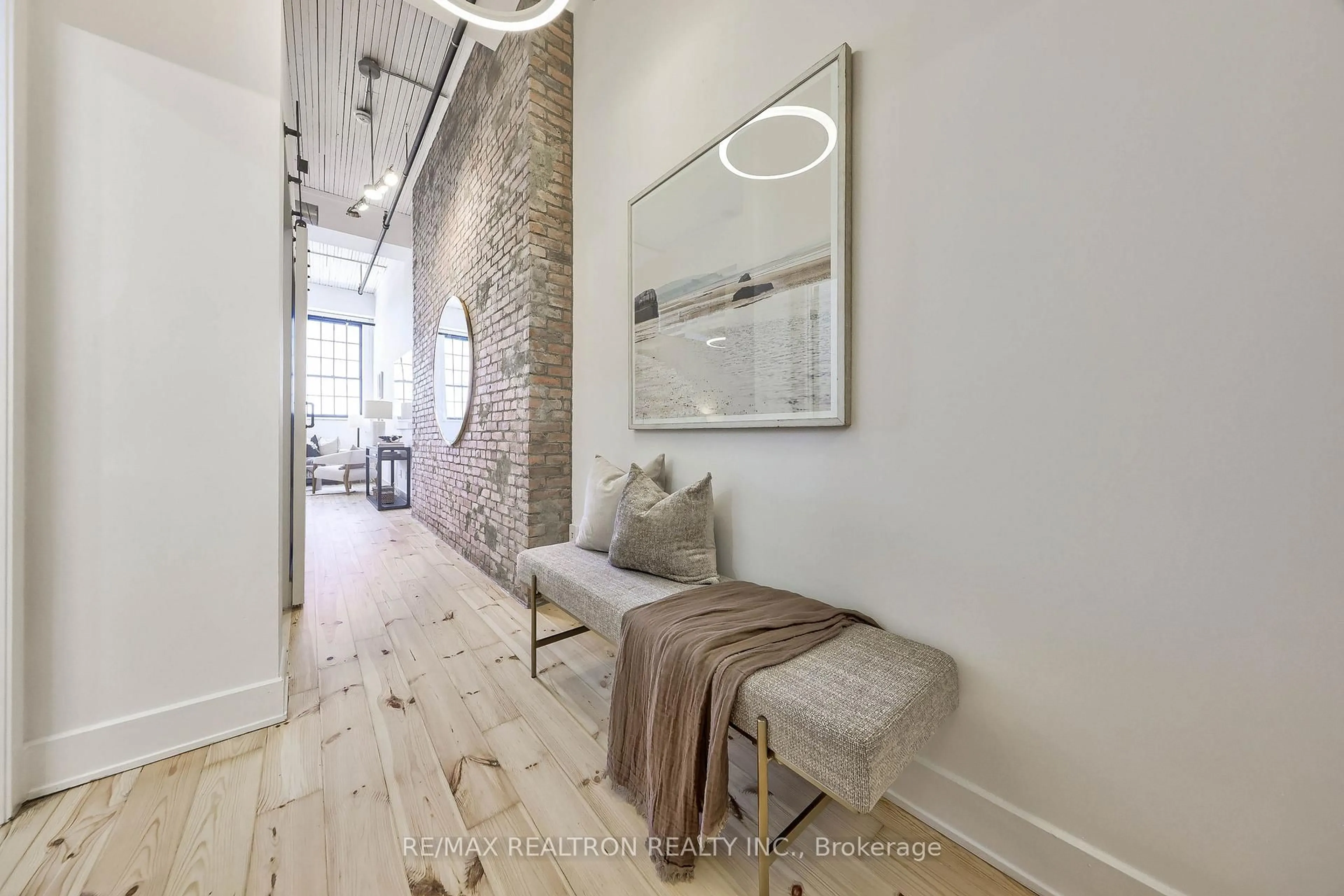 Indoor entryway for 183 Dovercourt Rd #514, Toronto Ontario M6J 3C1