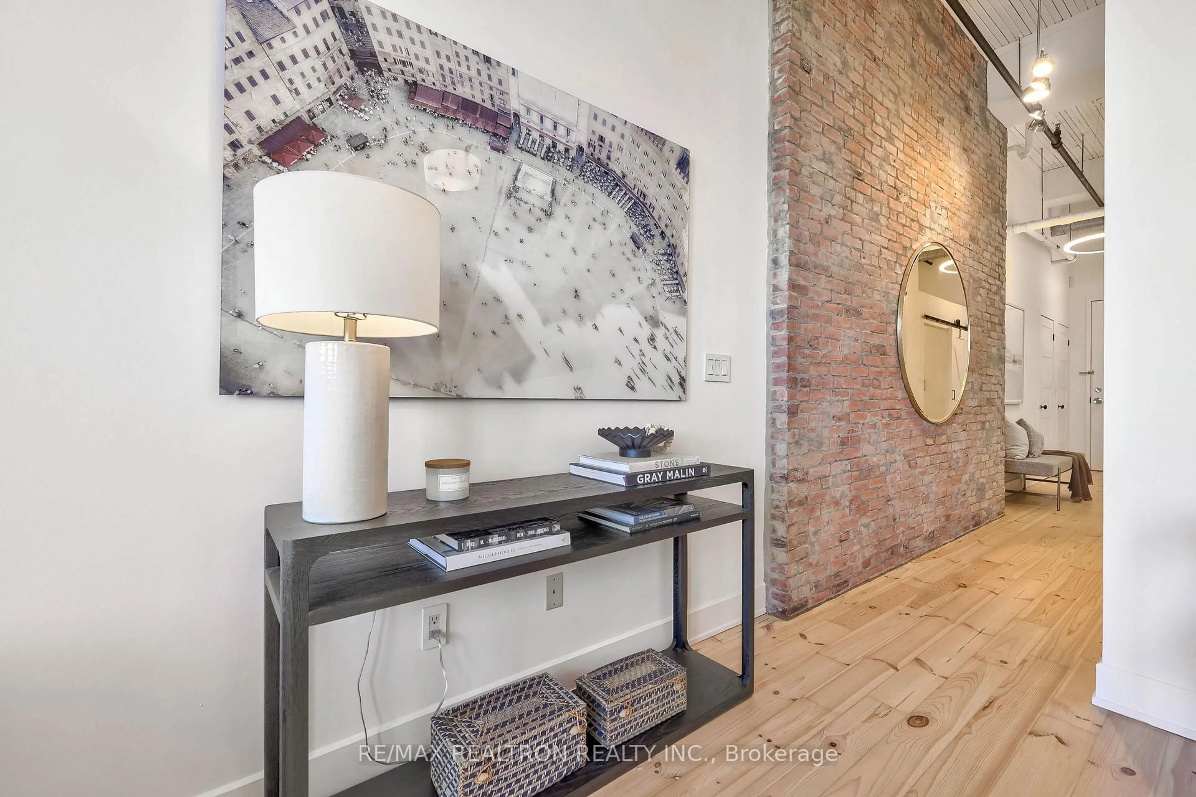 Indoor entryway for 183 Dovercourt Rd #514, Toronto Ontario M6J 3C1