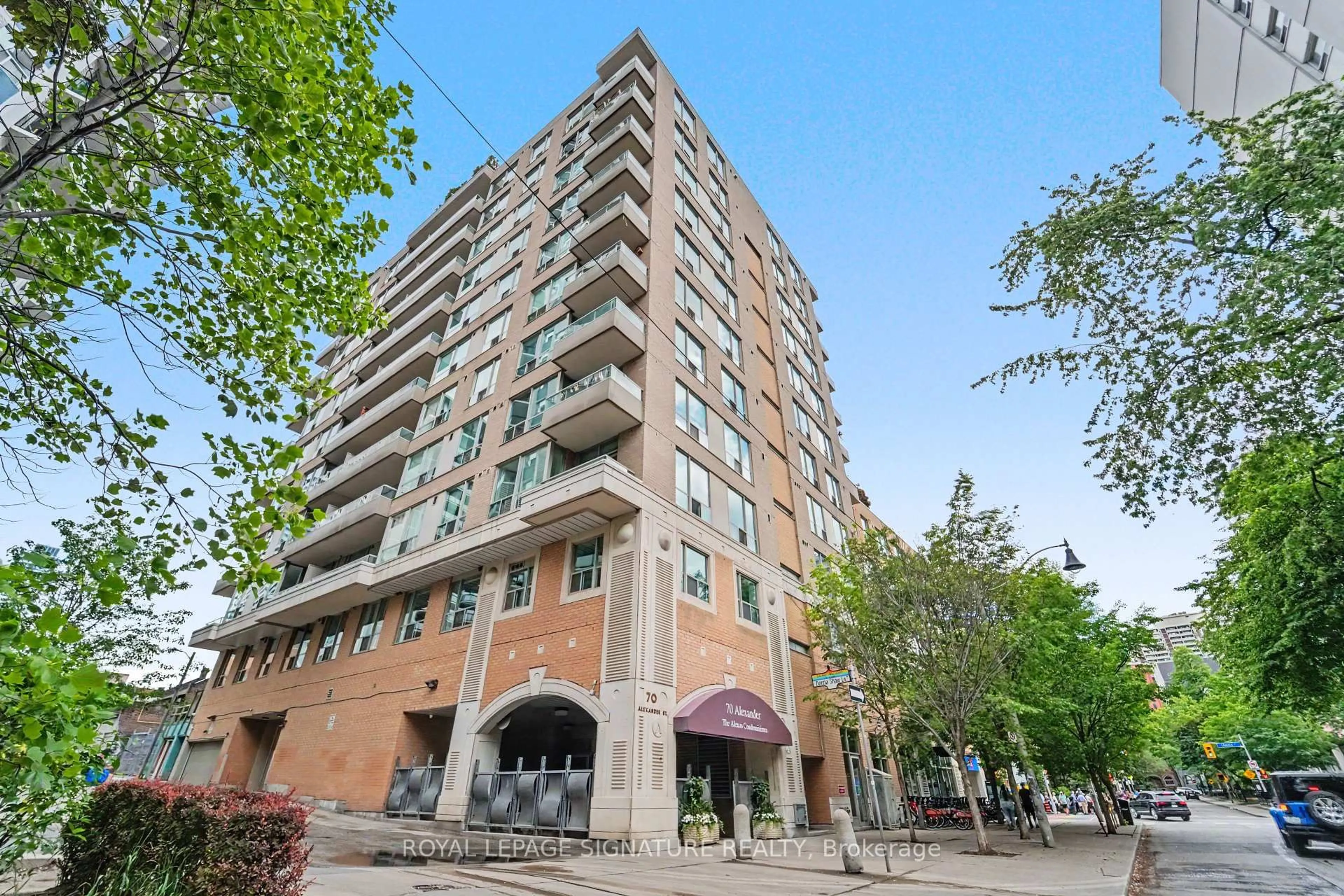 Patio, building for 70 Alexander St #406, Toronto Ontario M4Y 3B6