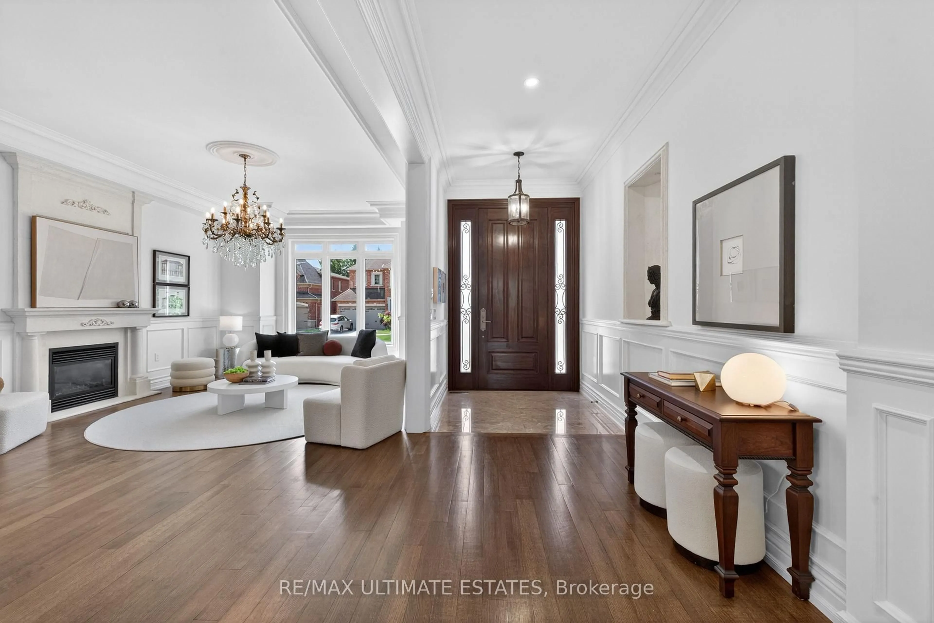 Indoor entryway for 92 Caines Ave, Toronto Ontario M2R 2L3