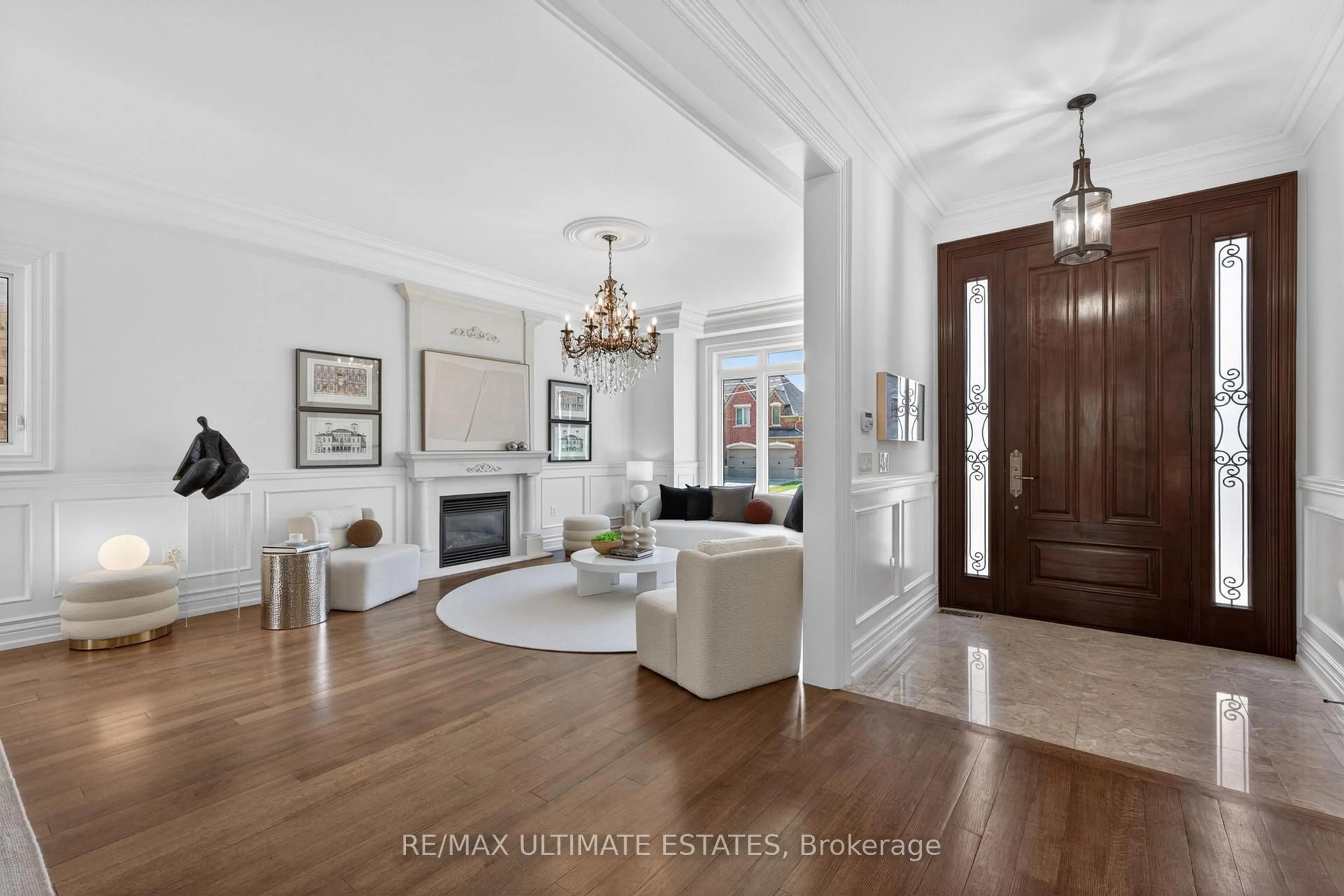 Indoor entryway for 92 Caines Ave, Toronto Ontario M2R 2L3