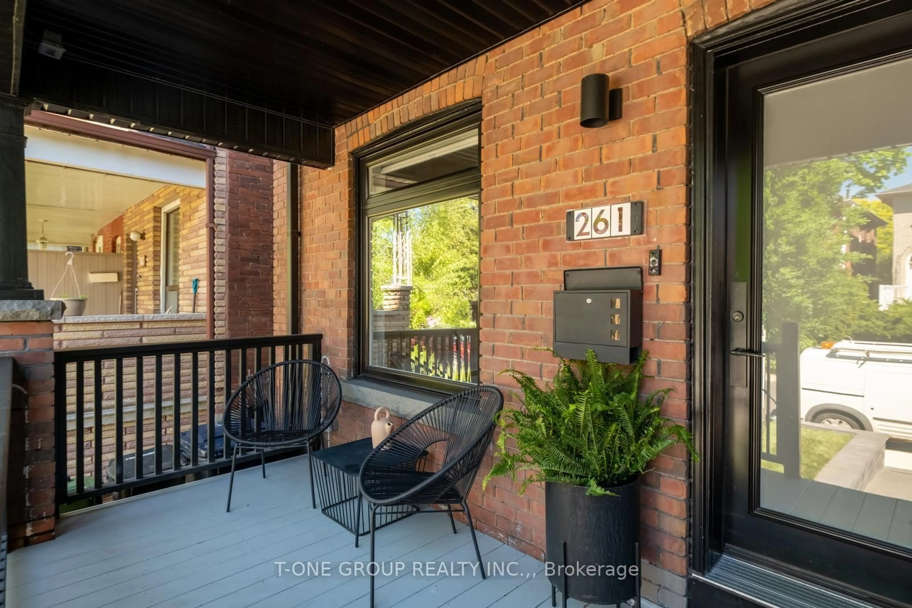 Unknown for 261 Margueretta St, Toronto Ontario M6H 3S4