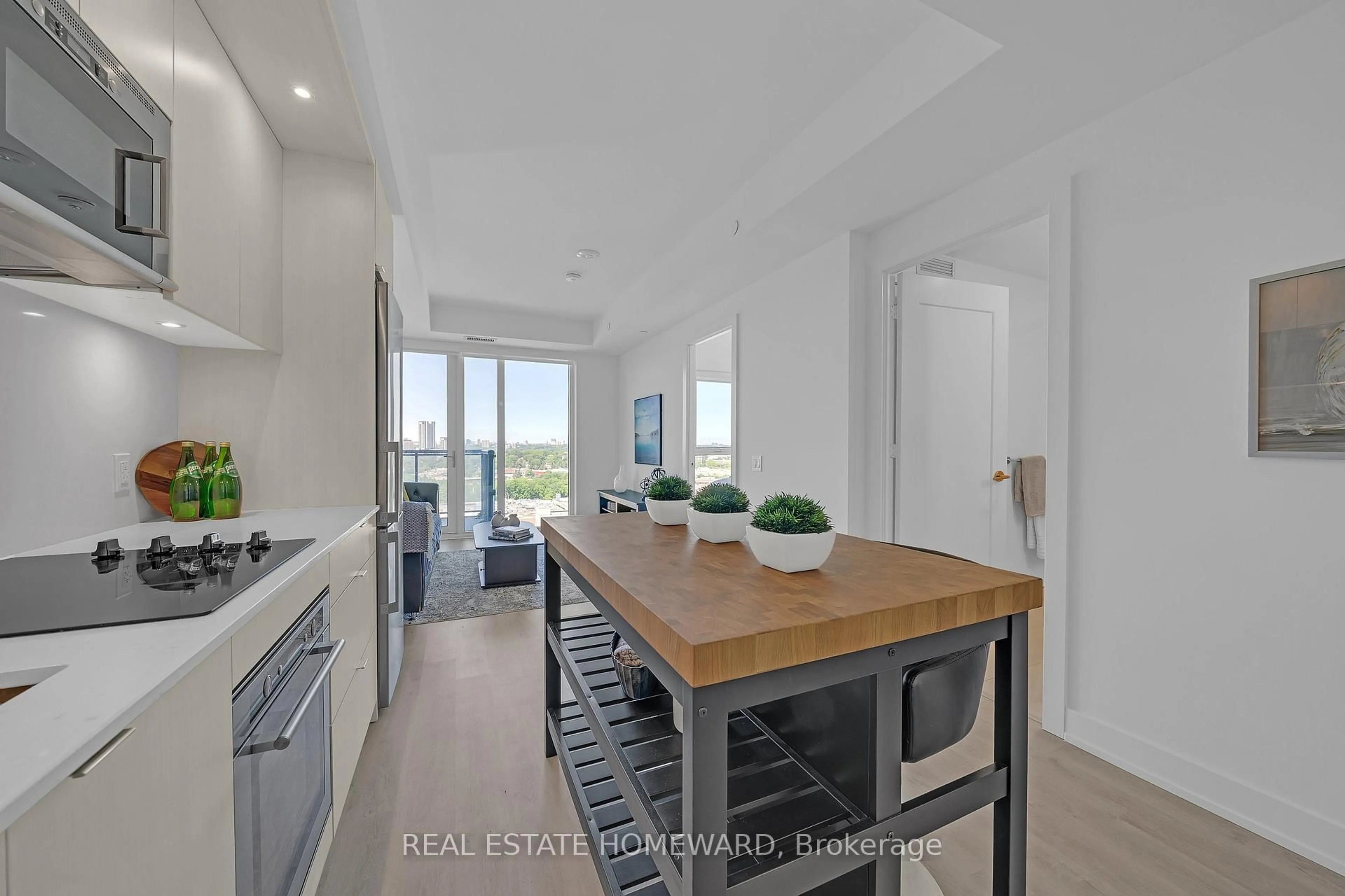 Open concept kitchen, unknown for 20 Inn On The Park Dr #2039, Toronto Ontario M3C 0P8
