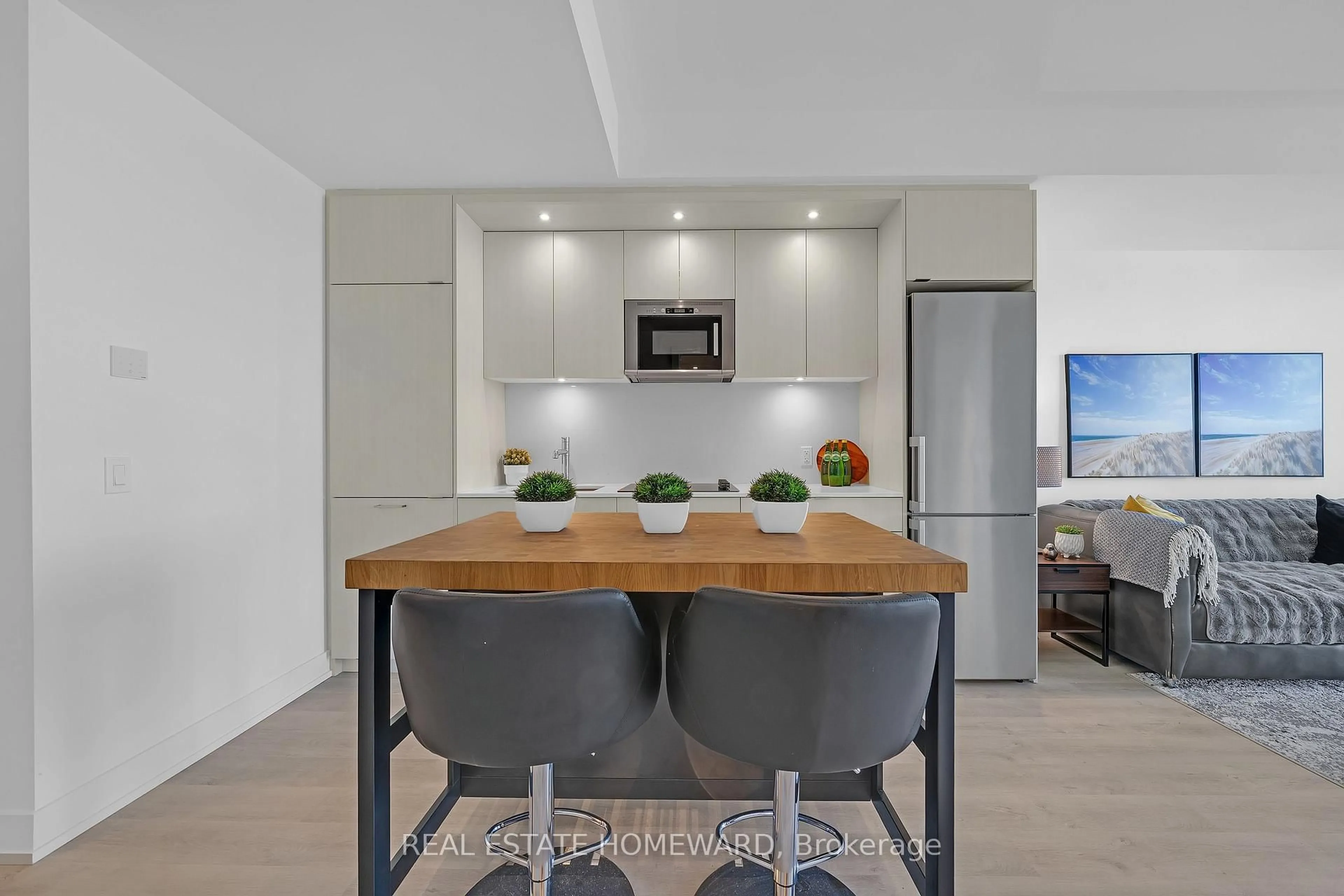 Contemporary kitchen, unknown for 20 Inn On The Park Dr #2039, Toronto Ontario M3C 0P8