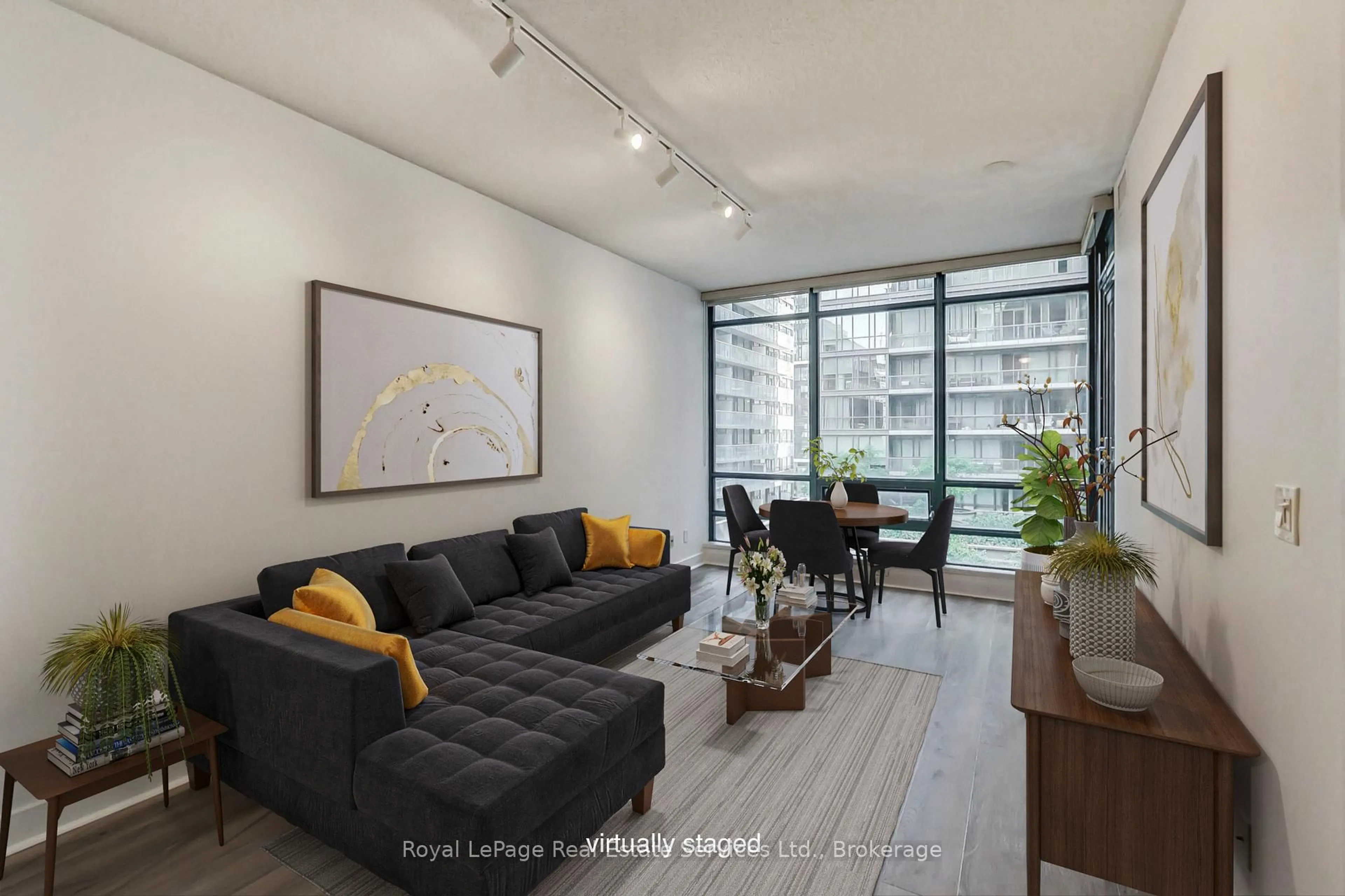 Living room with furniture, unknown for 438 King St #402, Toronto Ontario M5V 3T9