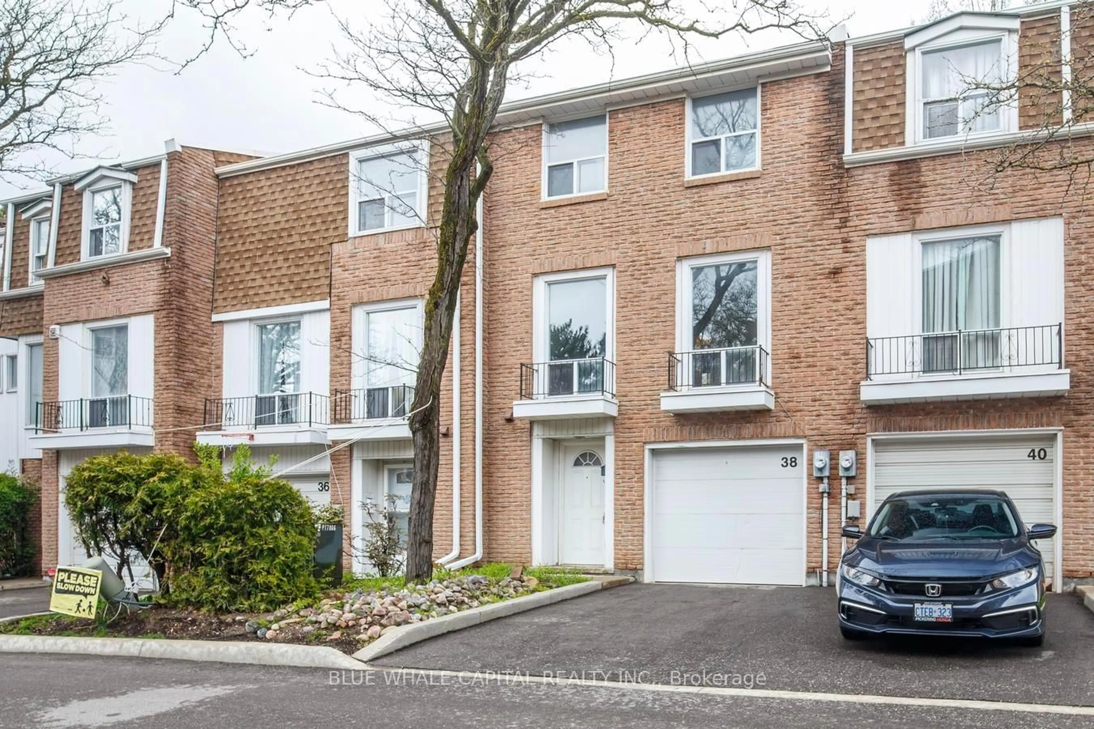 A pic from outside/outdoor area/front of a property/back of a property/a pic from drone, street for 38 Thimble Berry Way, Toronto Ontario M2H 3K7