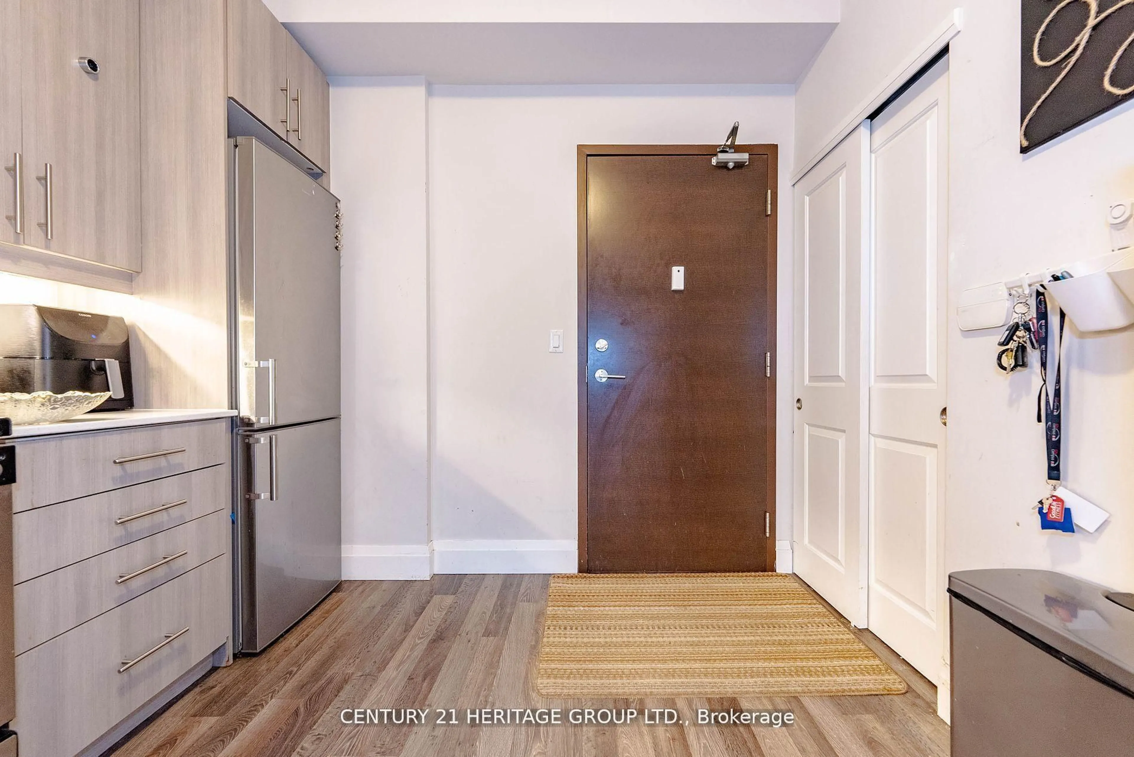 Indoor entryway for 222 Finch Ave #302, Toronto Ontario M2R 1M6