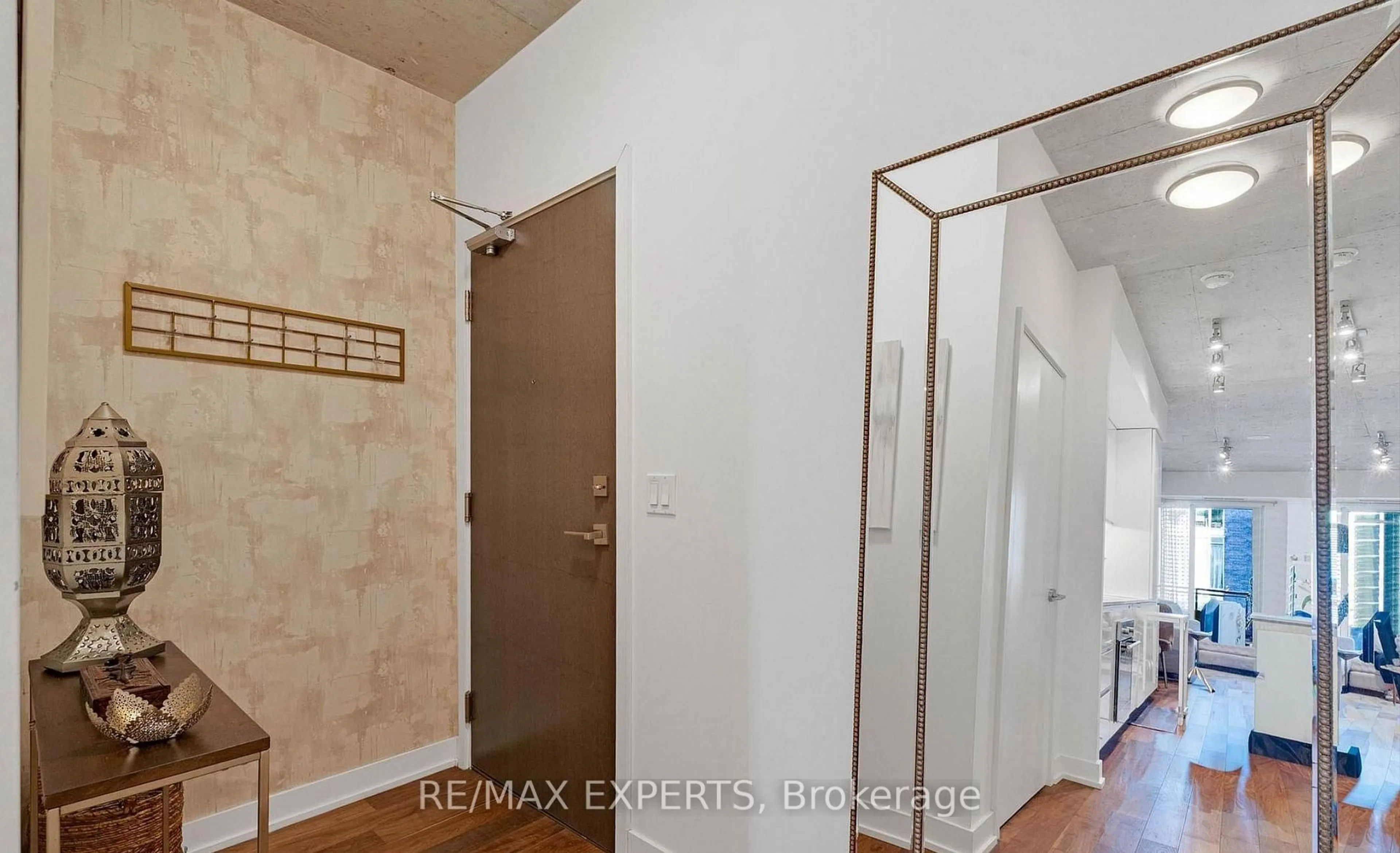 Indoor entryway for 20 Gladstone Ave #516, Toronto Ontario M6J 0E9