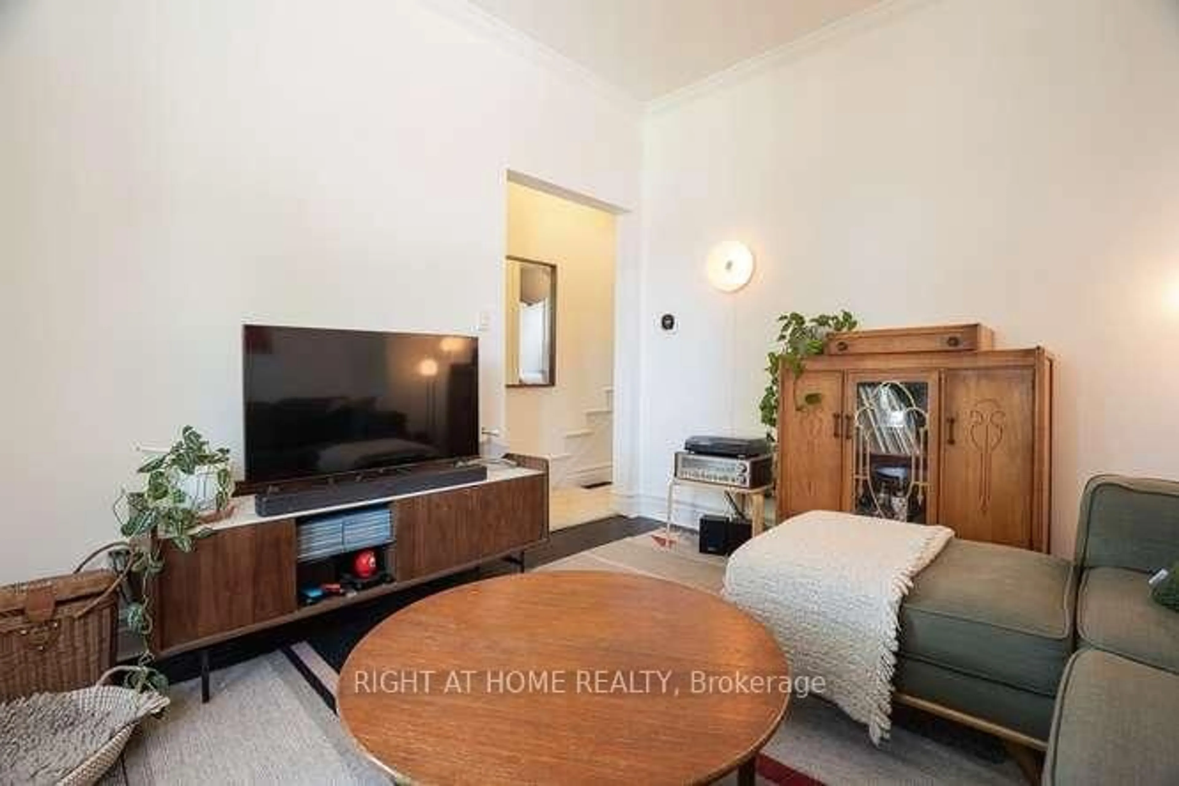 Living room with furniture, unknown for 41 Lakeview Ave, Toronto Ontario M6J 3B4