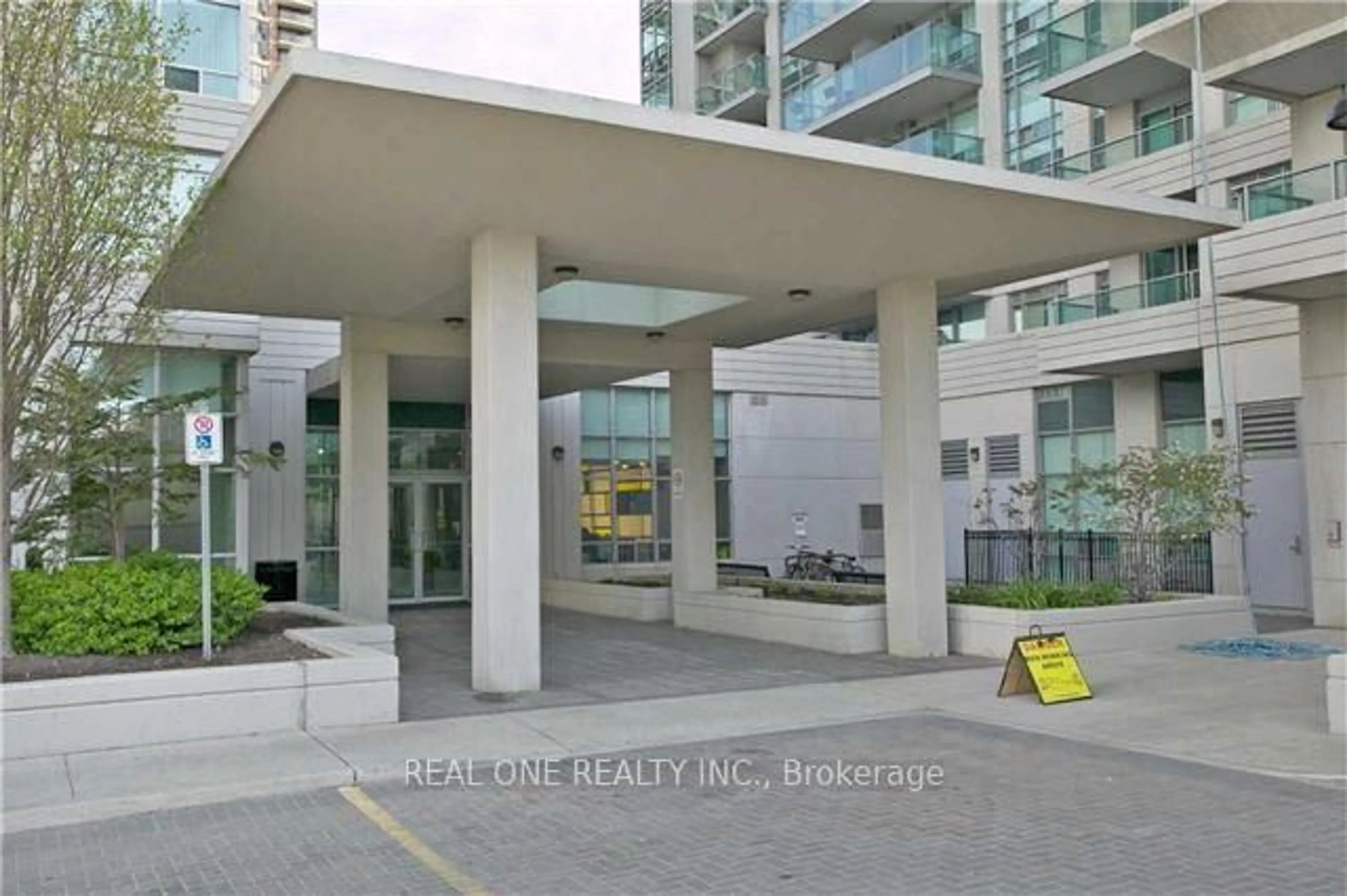 Indoor foyer for 31 Bales Ave #1607, Toronto Ontario M2N 7L6