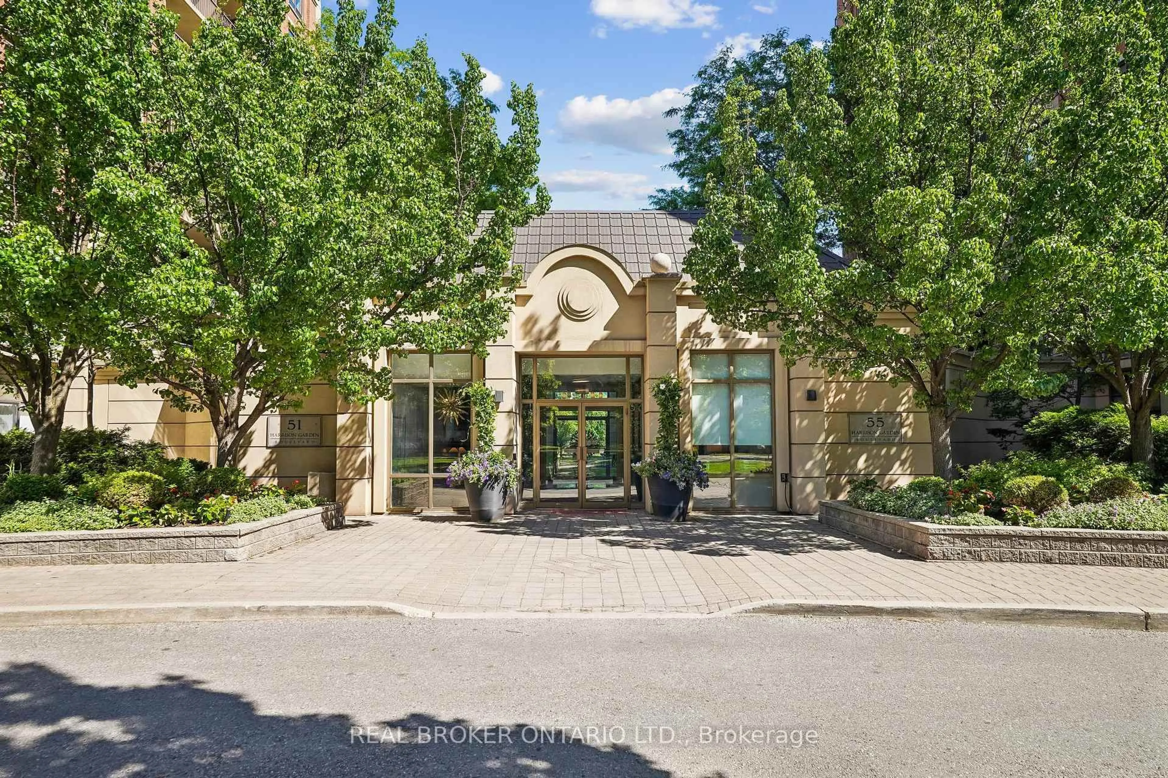 Indoor foyer for 51 Harrison Garden Blvd #704, Toronto Ontario M2N 7G4