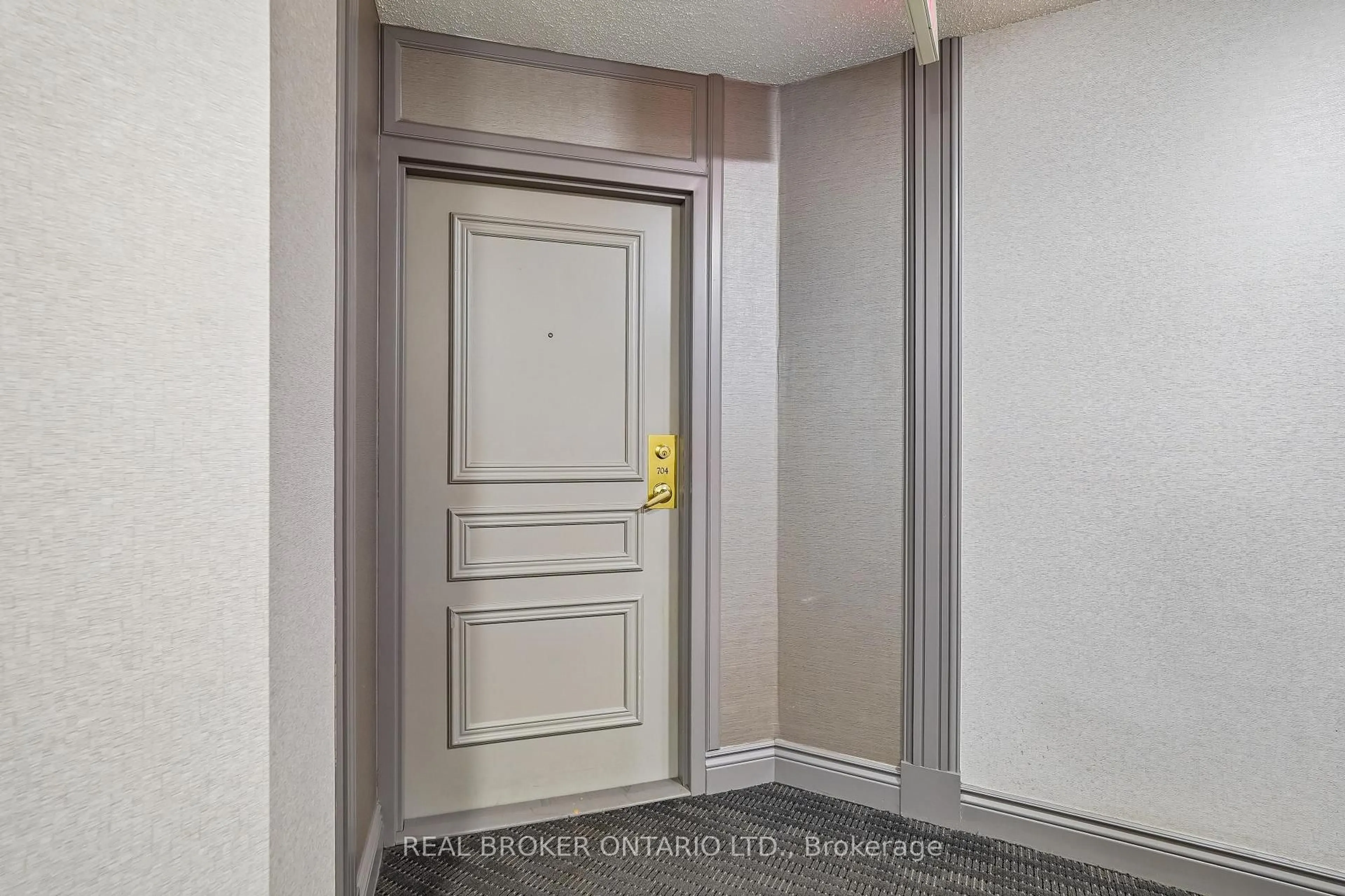 Indoor foyer for 51 Harrison Garden Blvd #704, Toronto Ontario M2N 7G4