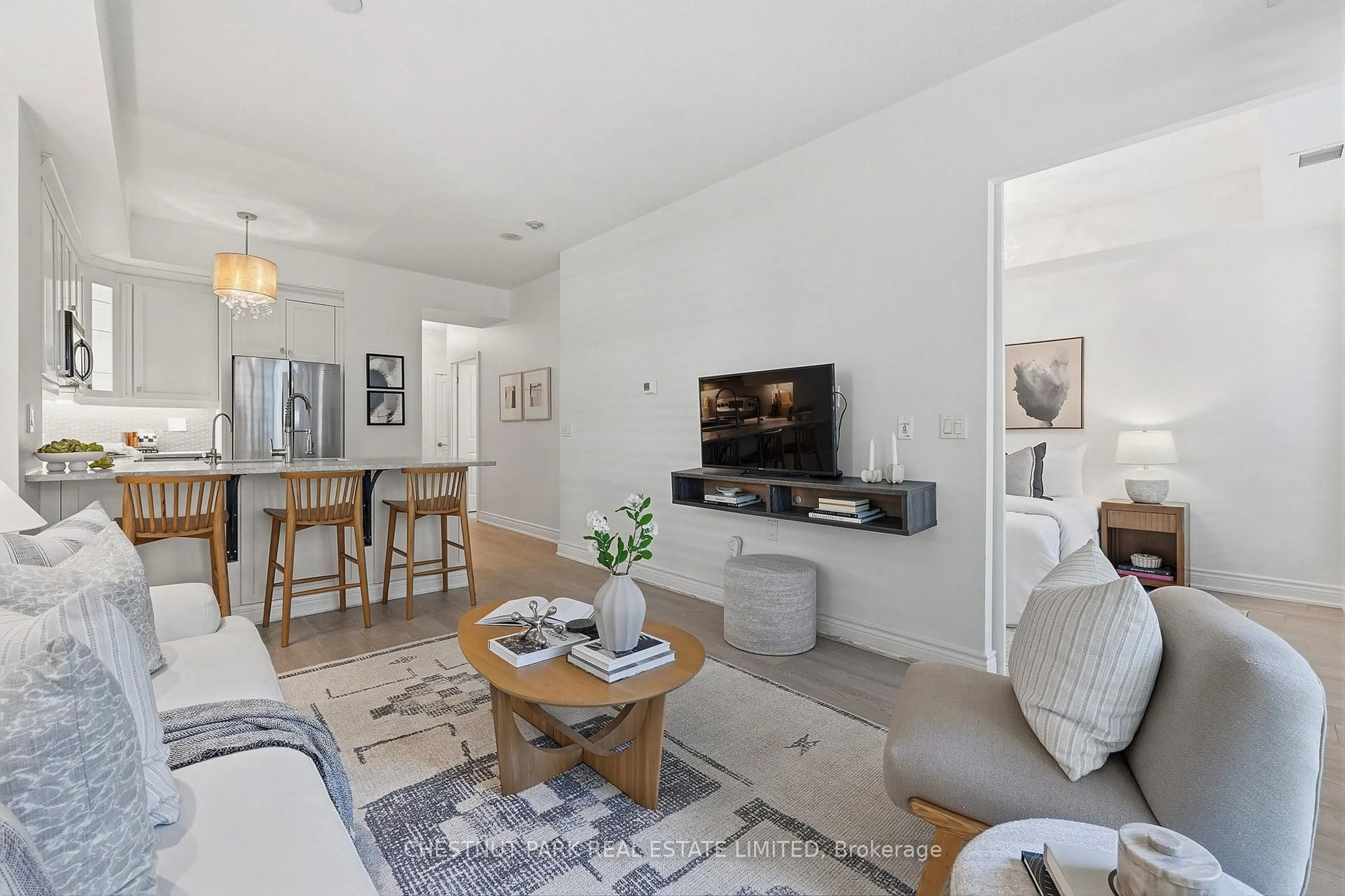 Living room with furniture, unknown for 438 King St #417, Toronto Ontario M5V 3T9