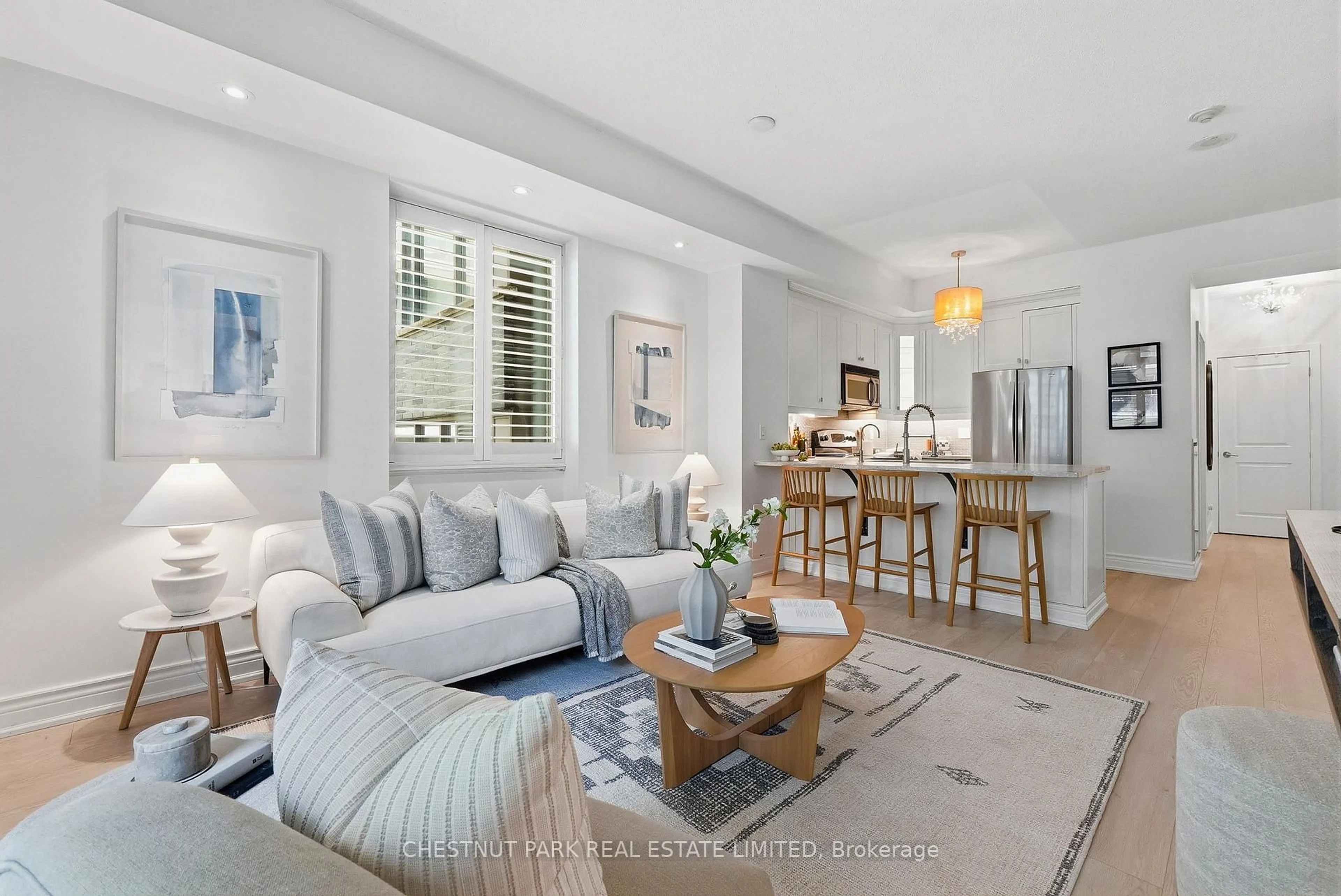 Living room with furniture, unknown for 438 King St #417, Toronto Ontario M5V 3T9