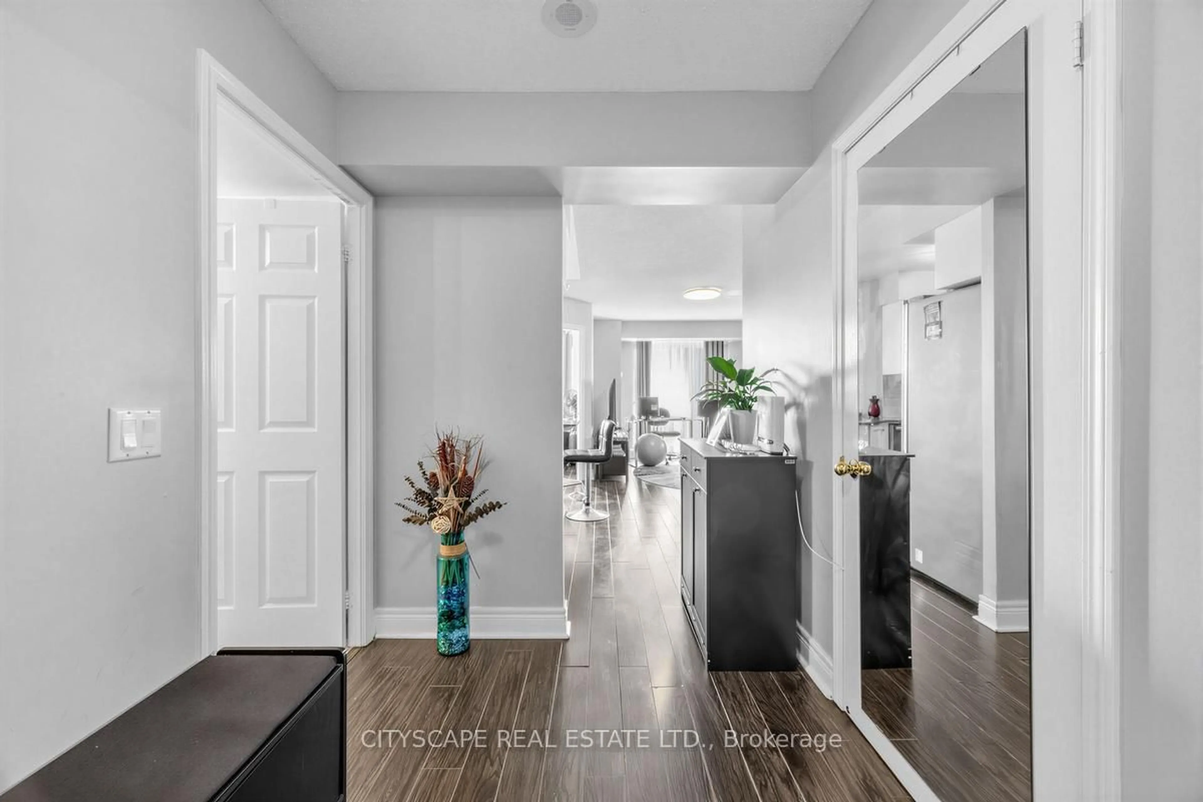 Indoor entryway for 1730 Eglinton Ave #511, Toronto Ontario M4A 2X9