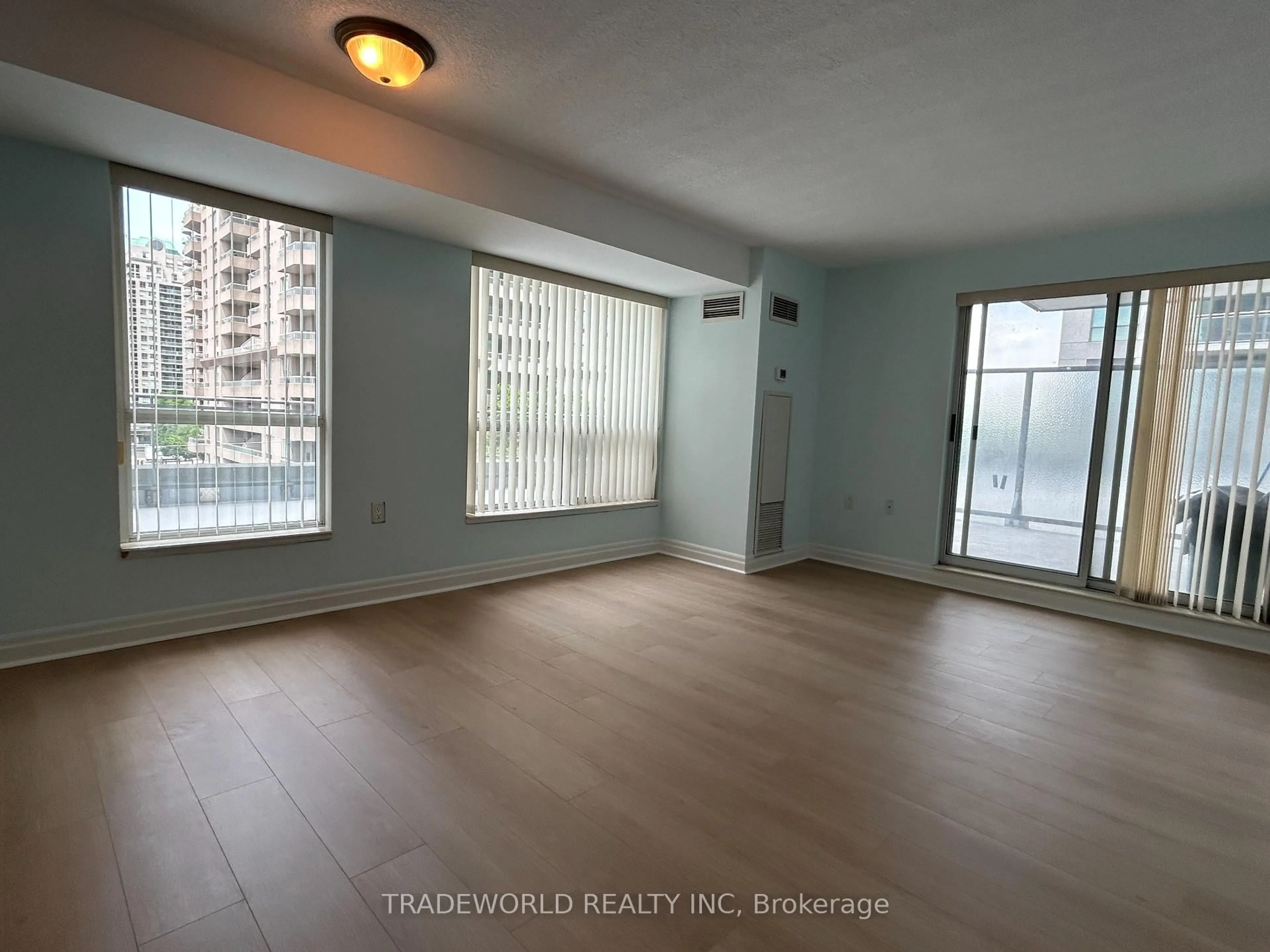 A pic of a room for 21 Hillcrest Ave #501, Toronto Ontario M2N 7K2