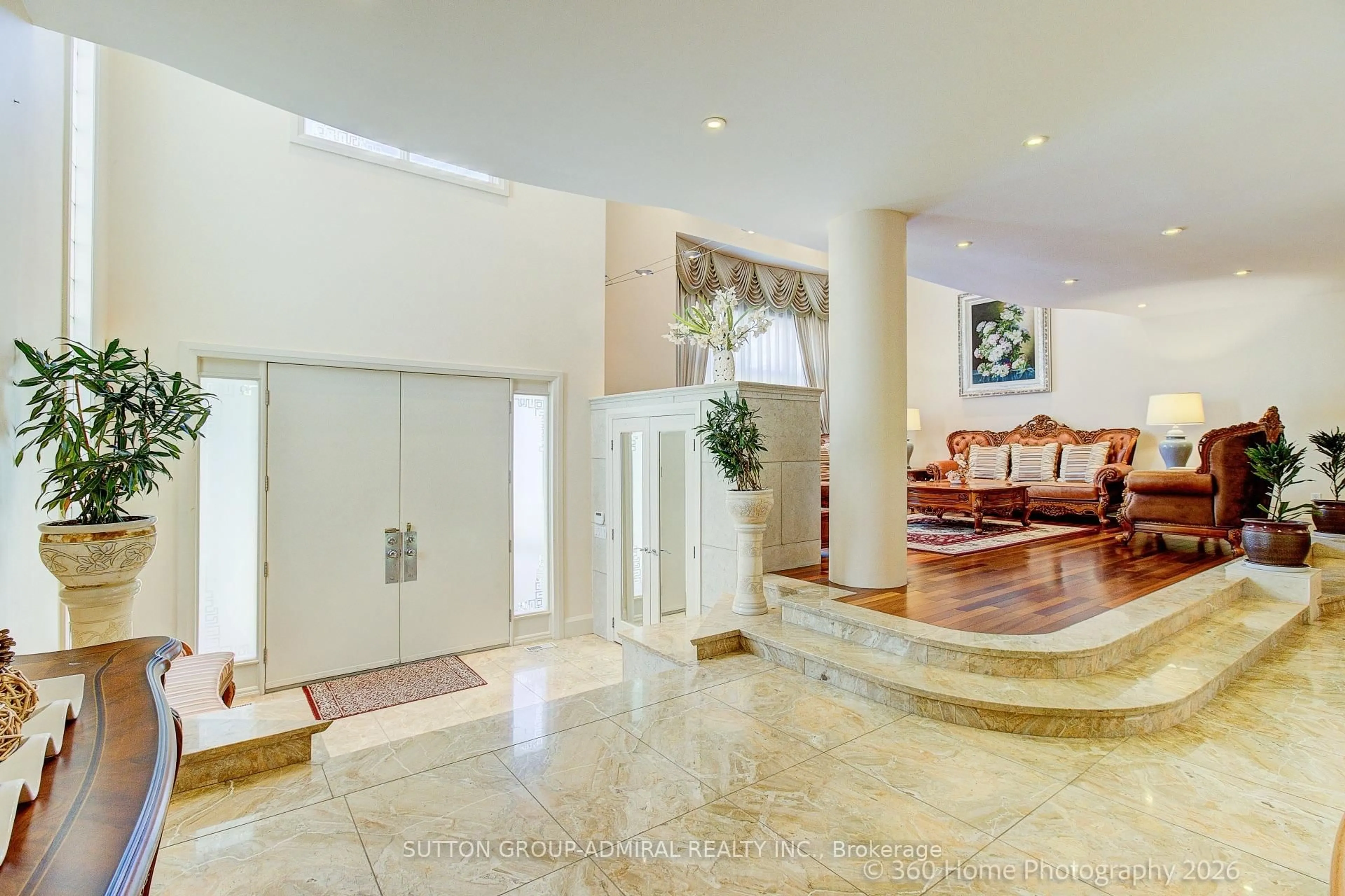 Lobby for 215 Olive Ave, Toronto Ontario M2N 4P5