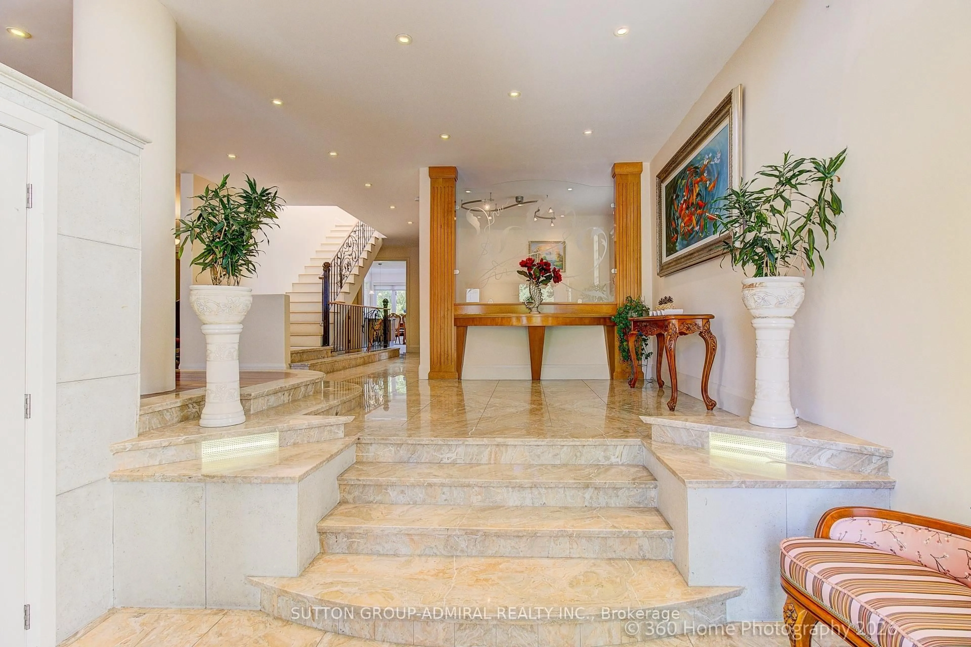 Lobby for 215 Olive Ave, Toronto Ontario M2N 4P5