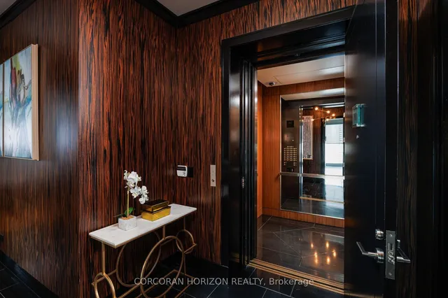 183 Wellington St #2403, Toronto 2