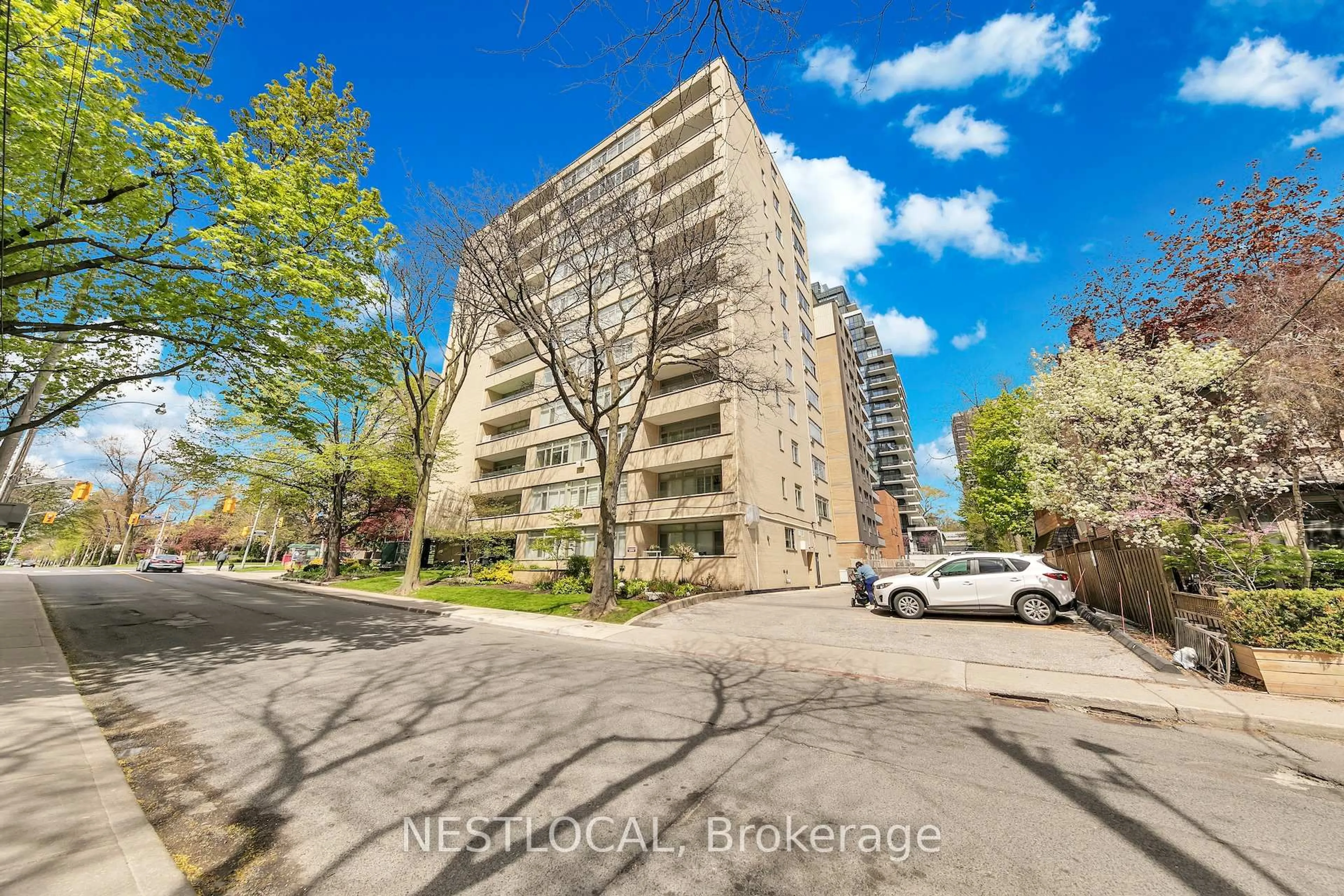 Patio, street for 581 Avenue Road Ave #504, Toronto Ontario M4V 2K4