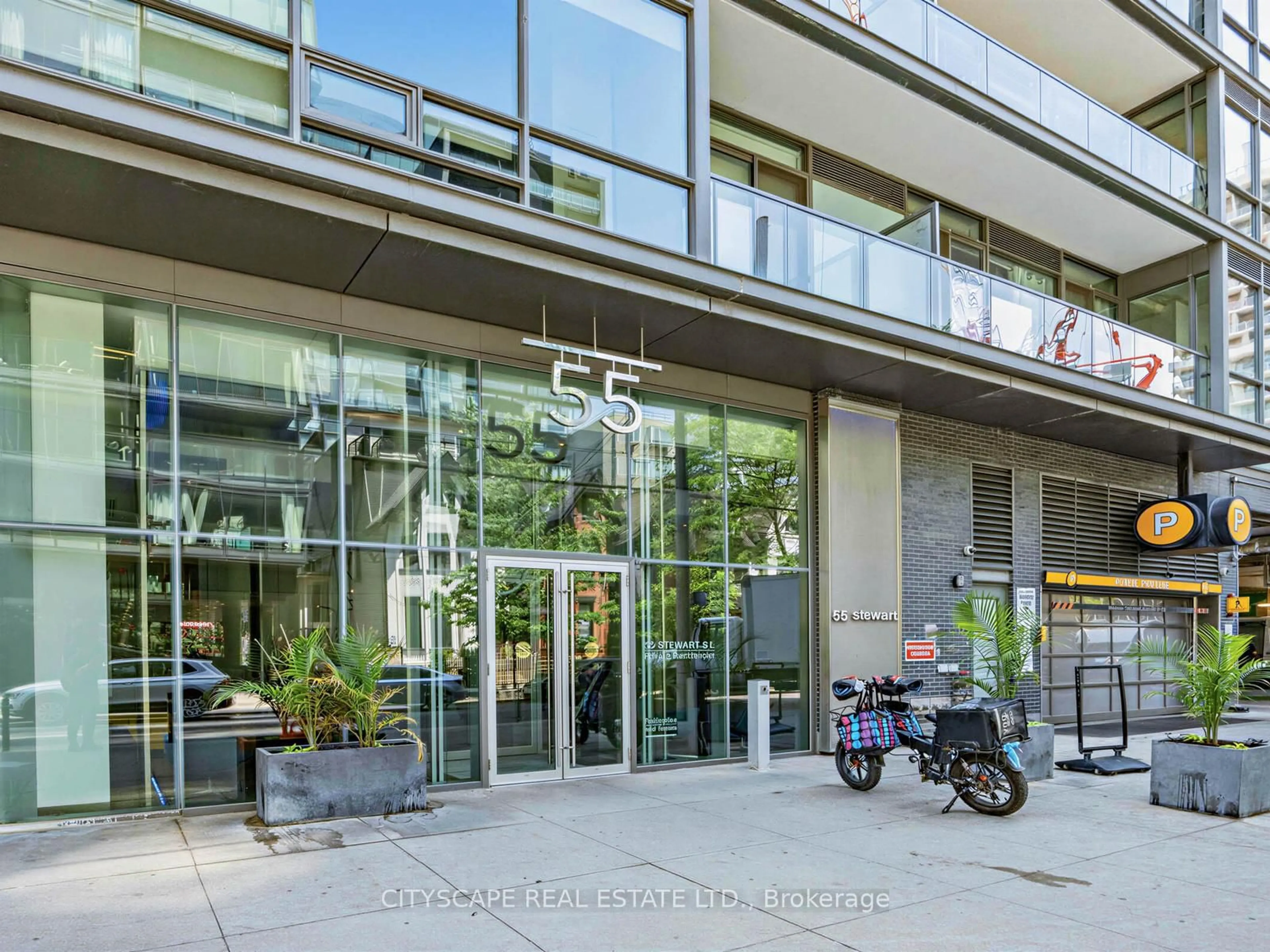 Indoor foyer for 55 Stewart St #924, Toronto Ontario M5V 2V1