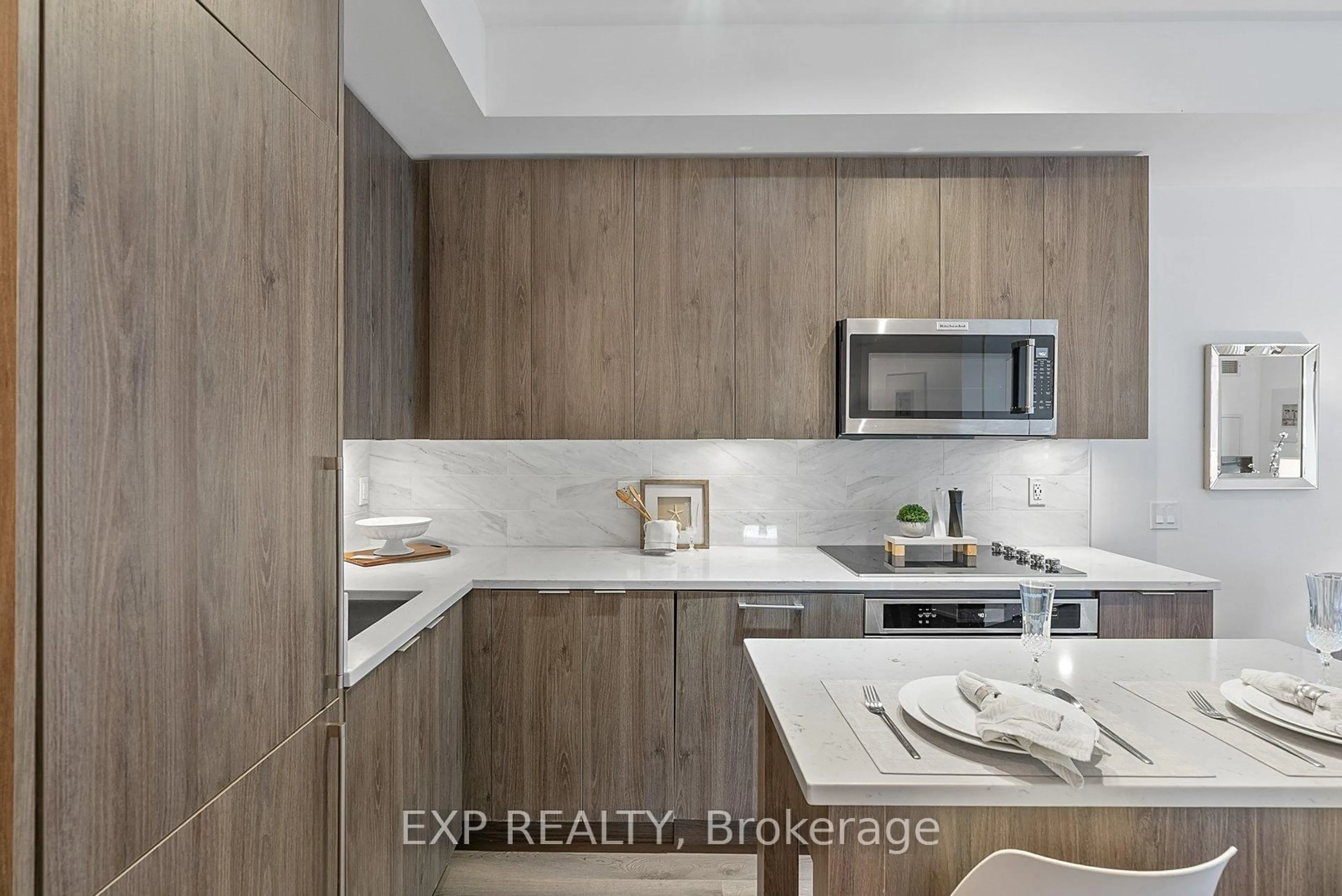 Standard kitchen, unknown for 38 Iannuzzi St #330, Toronto Ontario M5V 0E8