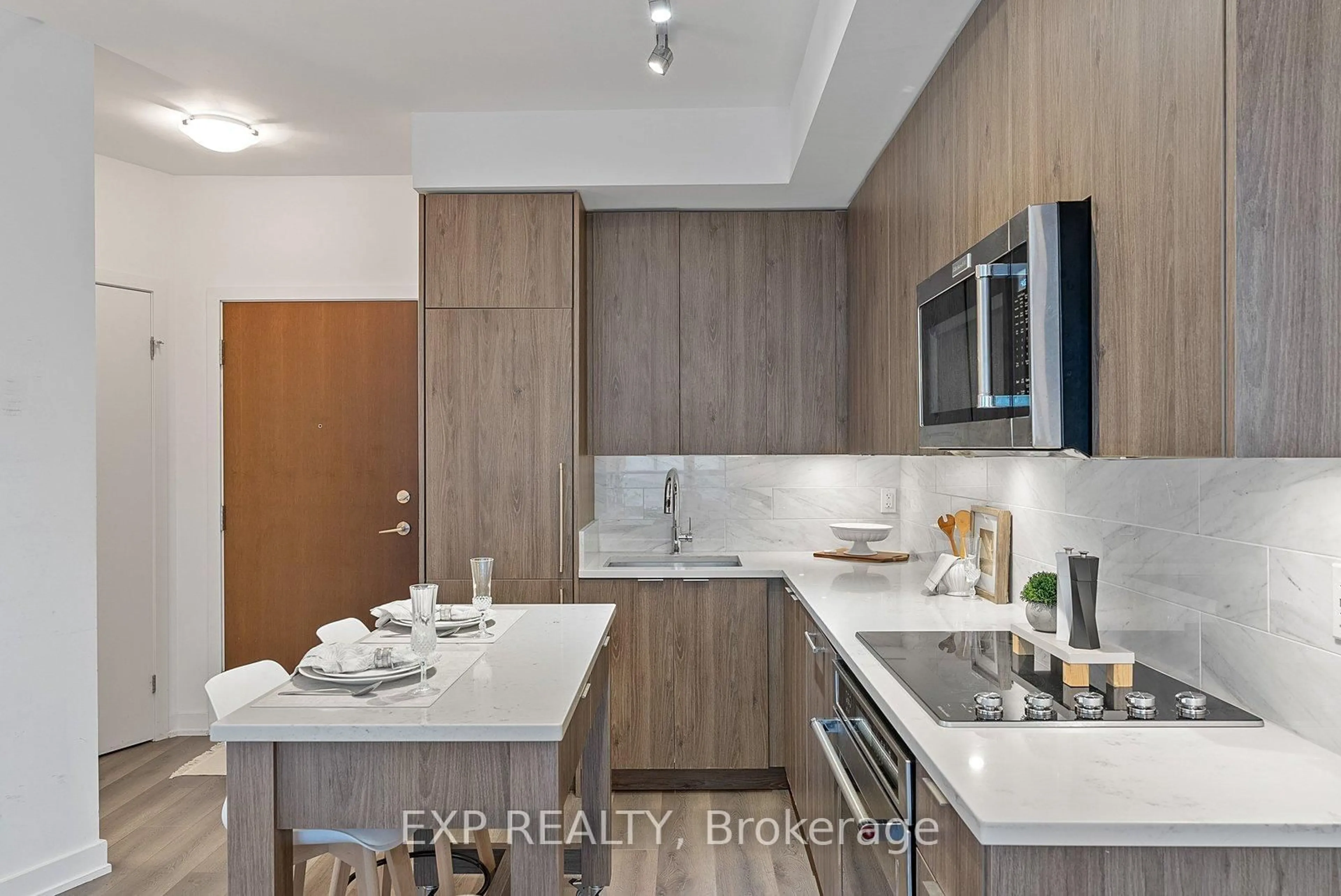 Unknown for 38 Iannuzzi St #330, Toronto Ontario M5V 0E8