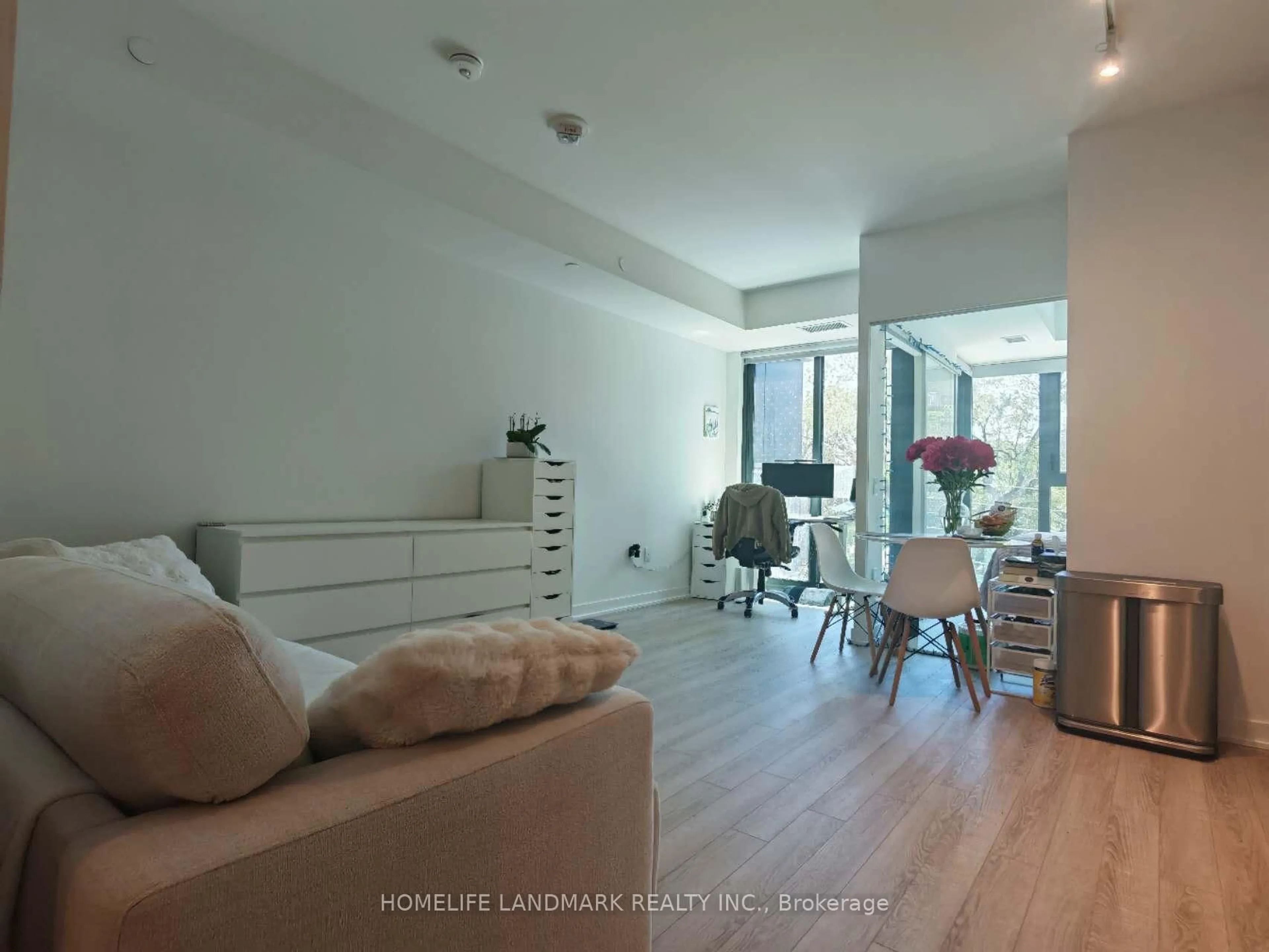 Unknown for 250 Lawrence Ave #310, Toronto Ontario M5M 1B2