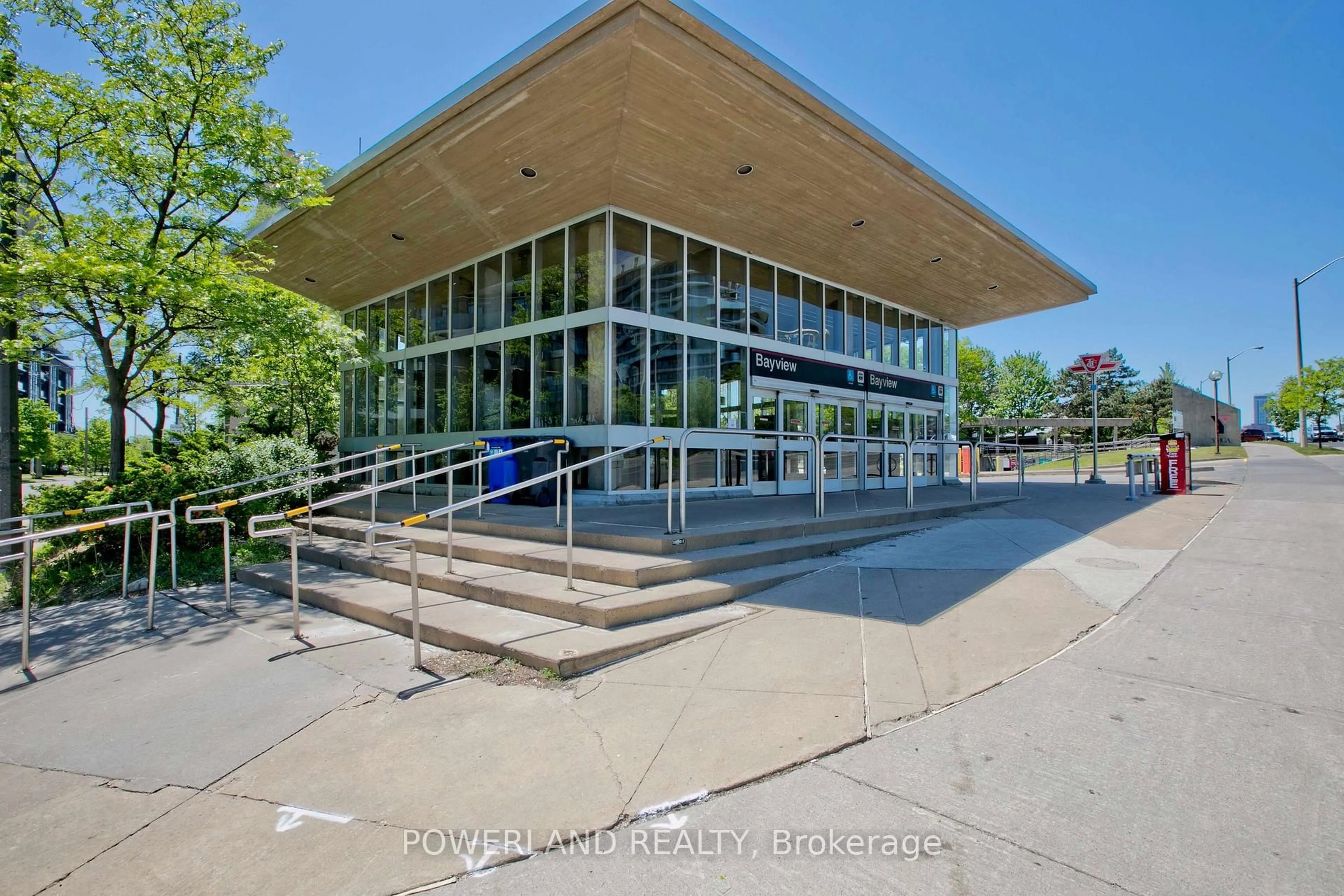 Indoor foyer for 7 kenaston Gdns #lph08, Toronto Ontario M2K 1G7