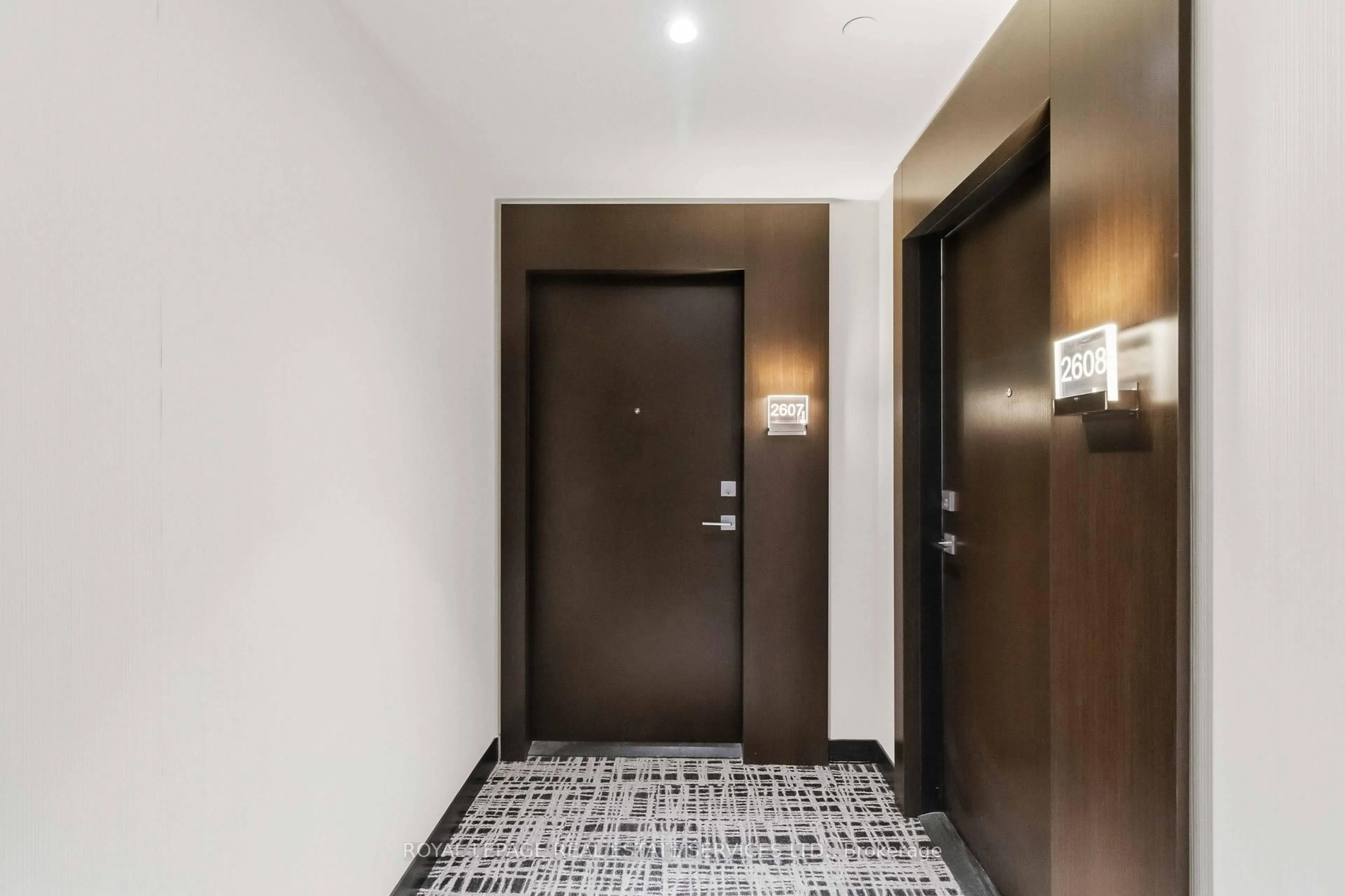 Indoor foyer for 2221 Yonge St #2607, Toronto Ontario M4S 0B8