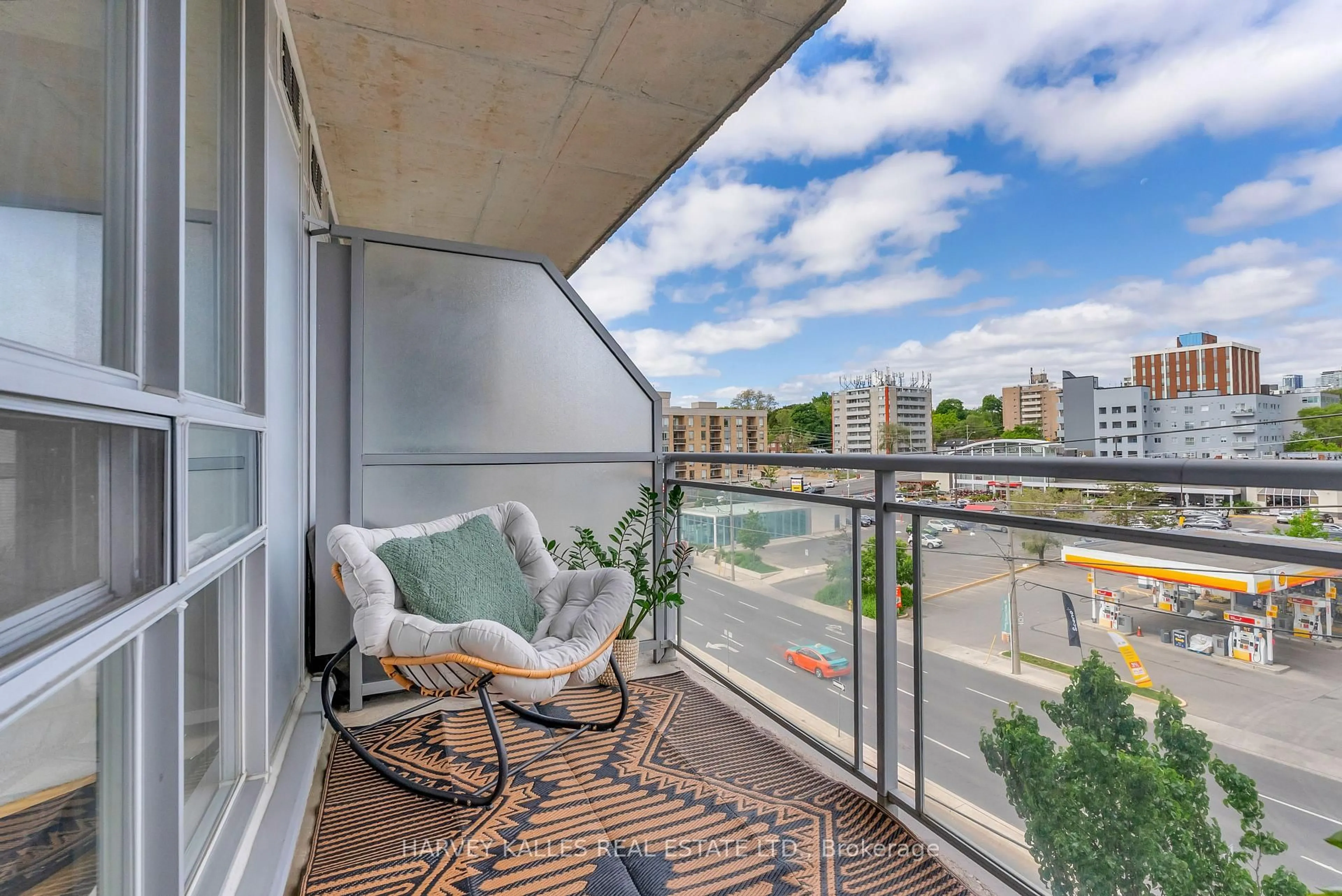 Balcony in the apartment, city buildings view from balcony for 1801 Bayview Ave #505, Toronto Ontario M4G 4K2