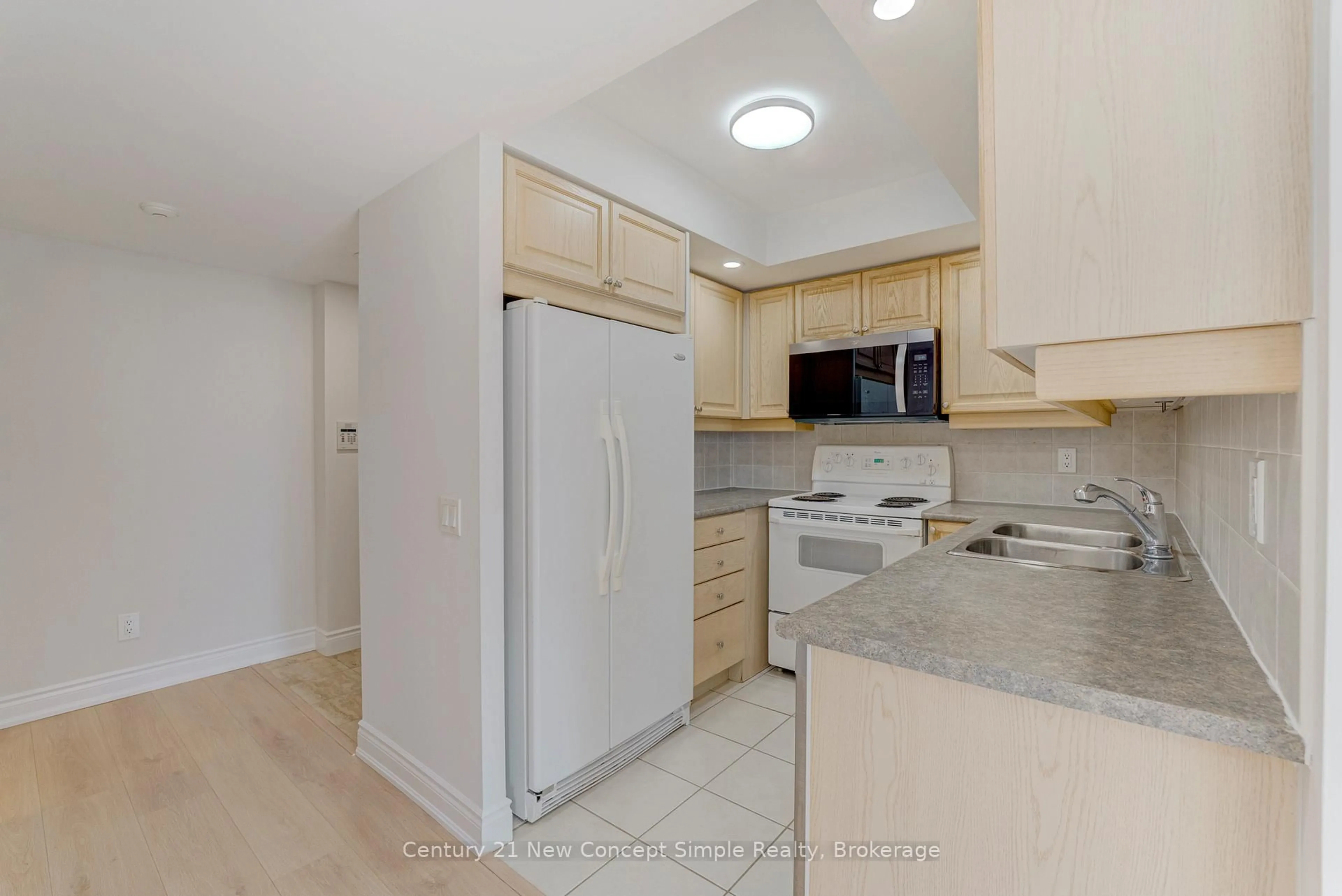 Standard kitchen, unknown for 15 Northtown Way #2118, Toronto Ontario M2N 7A2