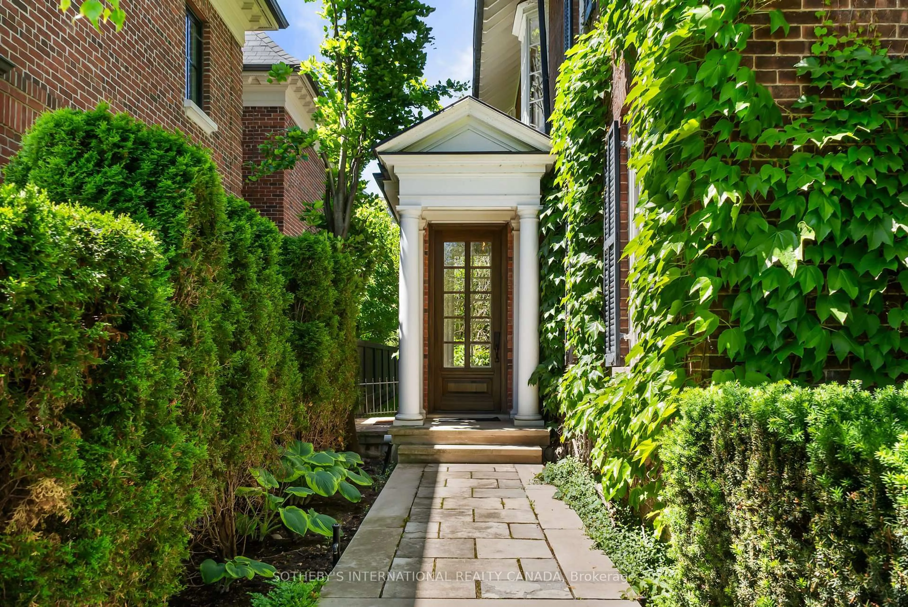 Indoor entryway for 236 Poplar Plains Rd, Toronto Ontario M4V 2N7