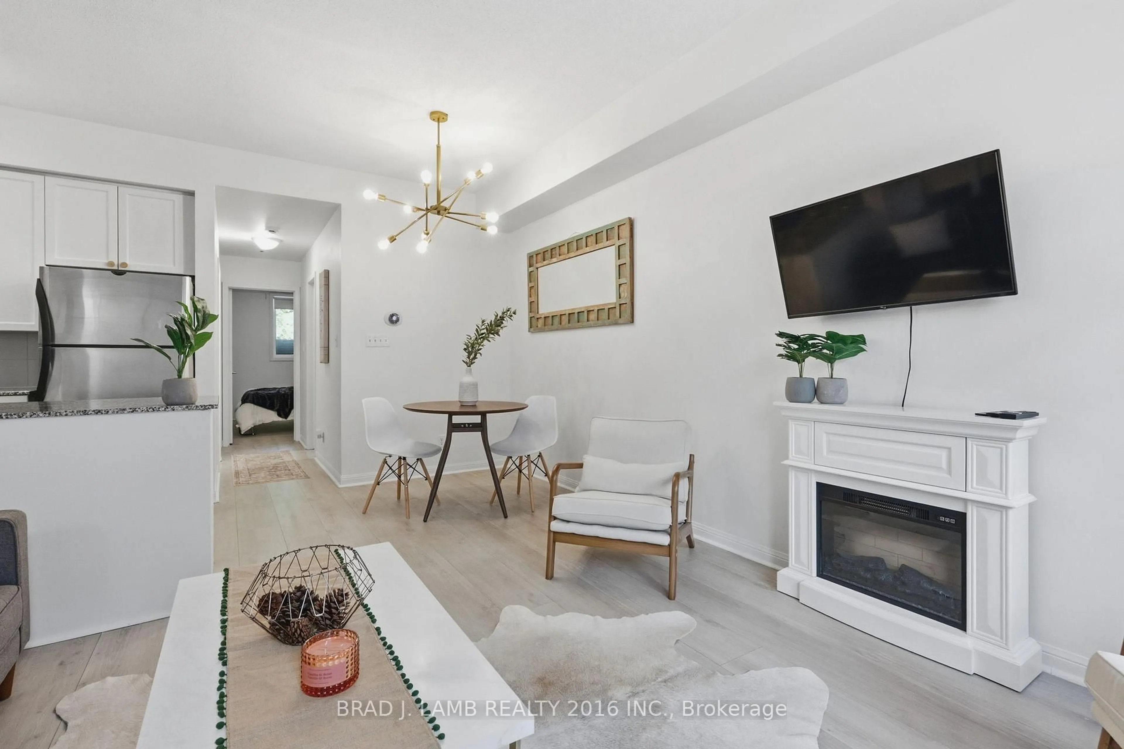 Living room with furniture, ceramic/tile floor for 80 Carr St #29, Toronto Ontario M5T 1B7