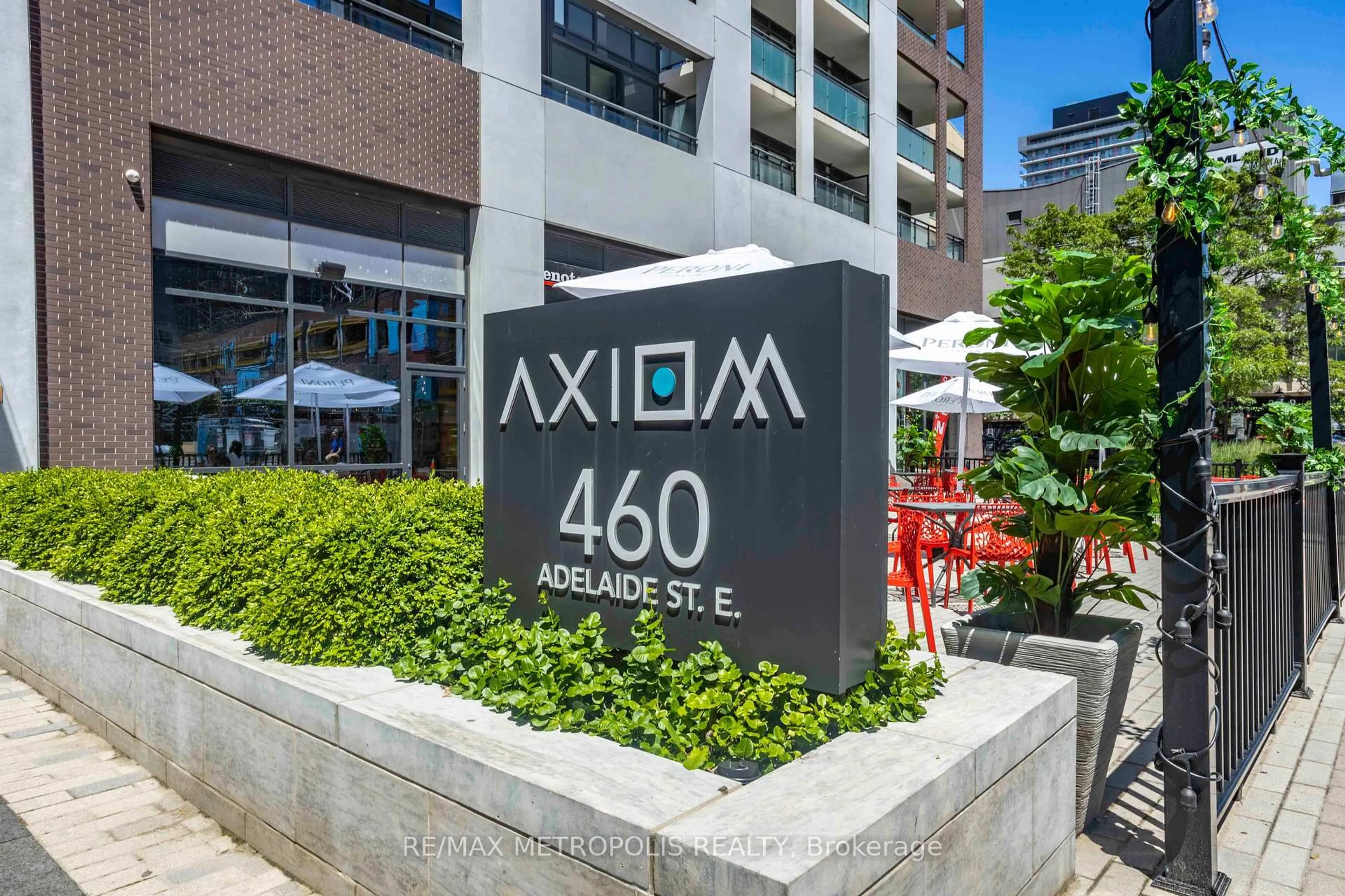 Indoor foyer for 460 Adelaide St #1606, Toronto Ontario M5A 0E7