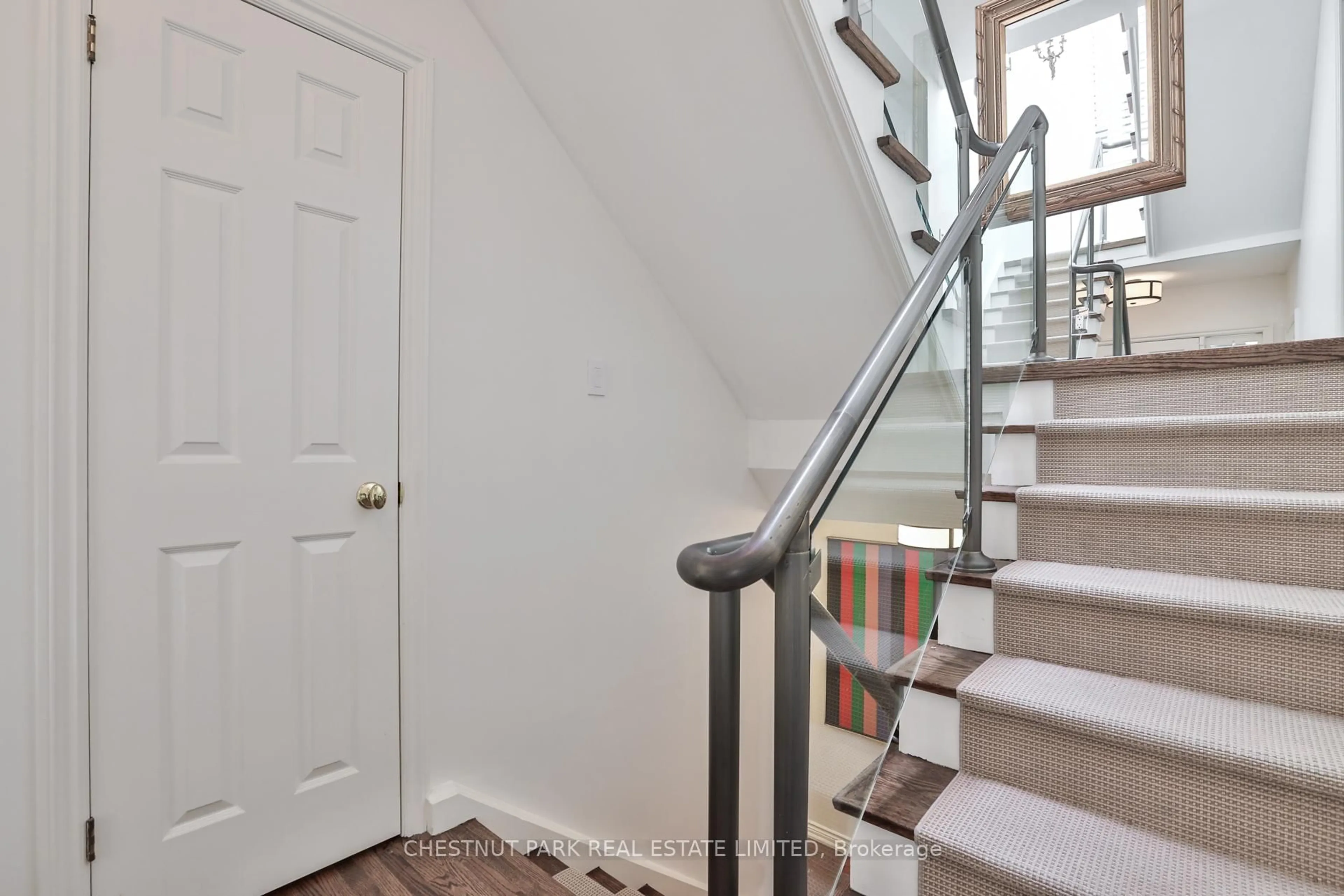 Stairs for 86 Glen Rd, Toronto Ontario M4W 2V6
