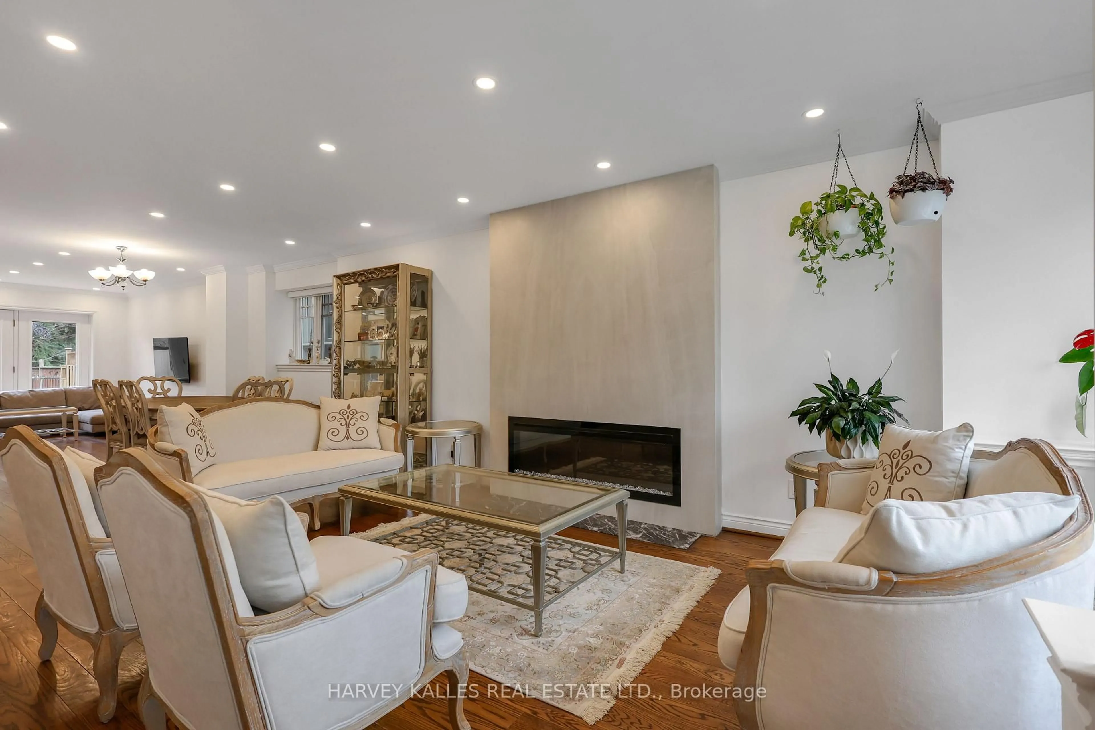 Living room with furniture, unknown for 204 Brooke Ave, Toronto Ontario M5M 2K6