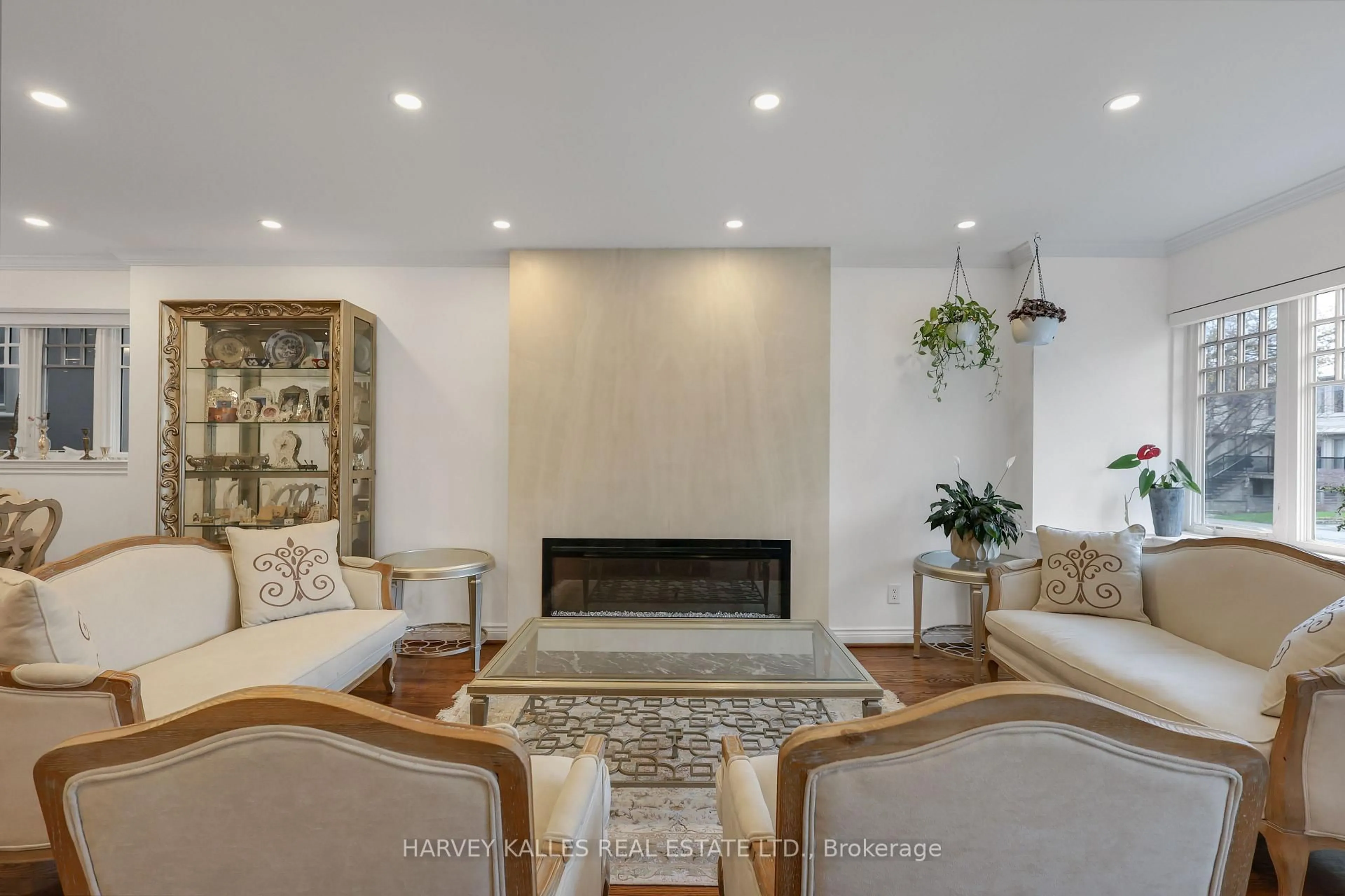 Living room with furniture, unknown for 204 Brooke Ave, Toronto Ontario M5M 2K6