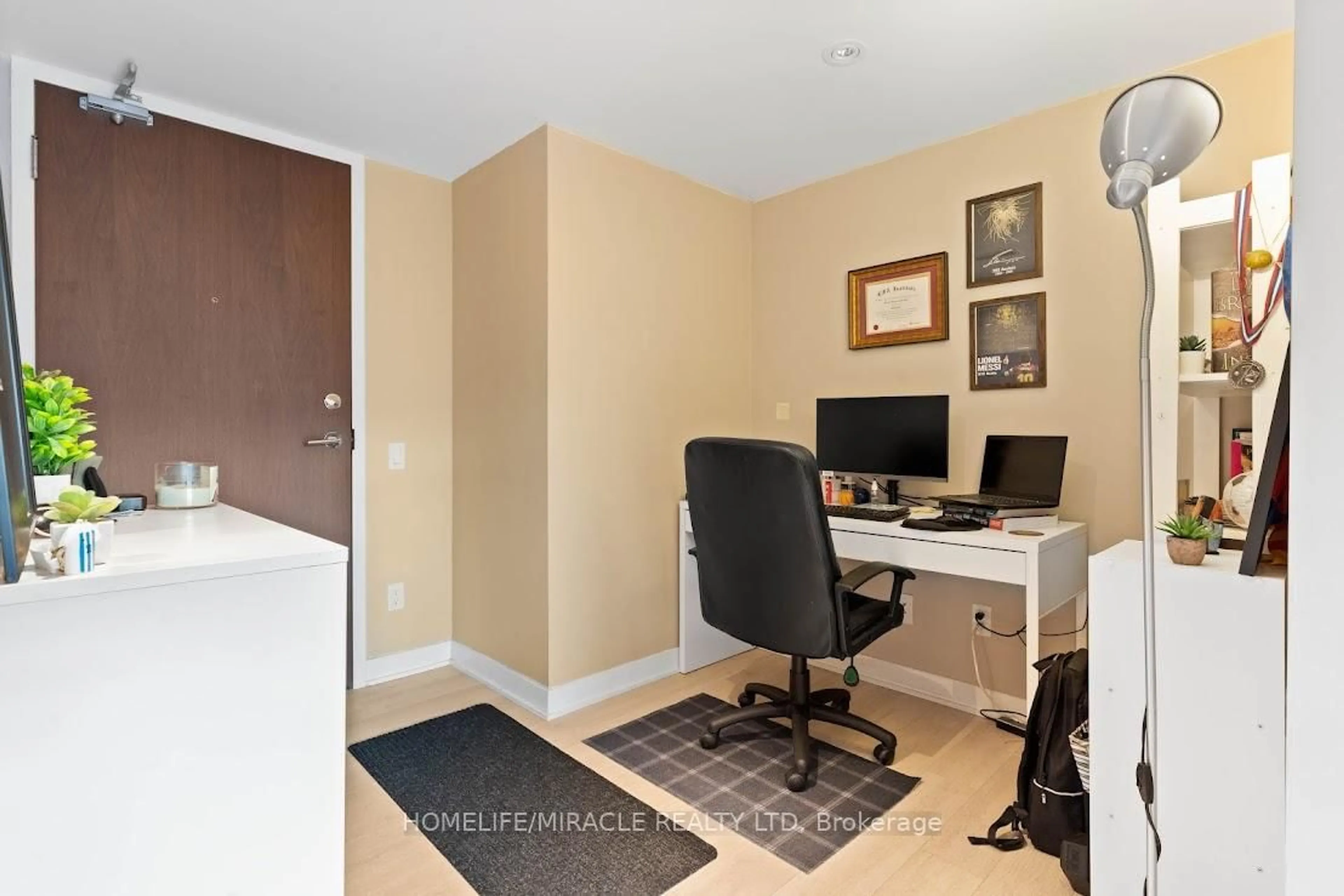 A pic of a room for 80 Queens Wharf Rd #1612, Toronto Ontario M5V 0J3