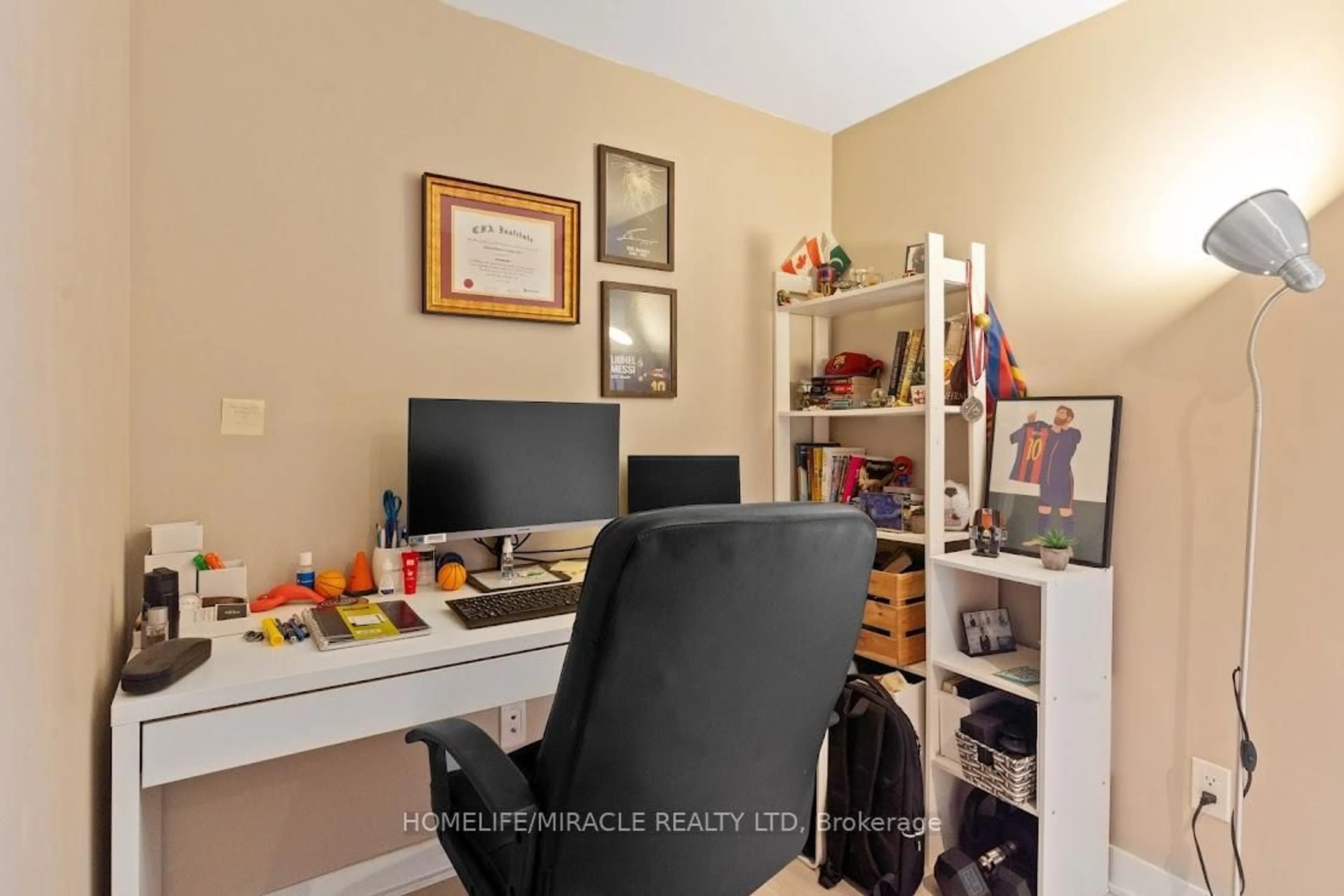 A pic of a room for 80 Queens Wharf Rd #1612, Toronto Ontario M5V 0J3