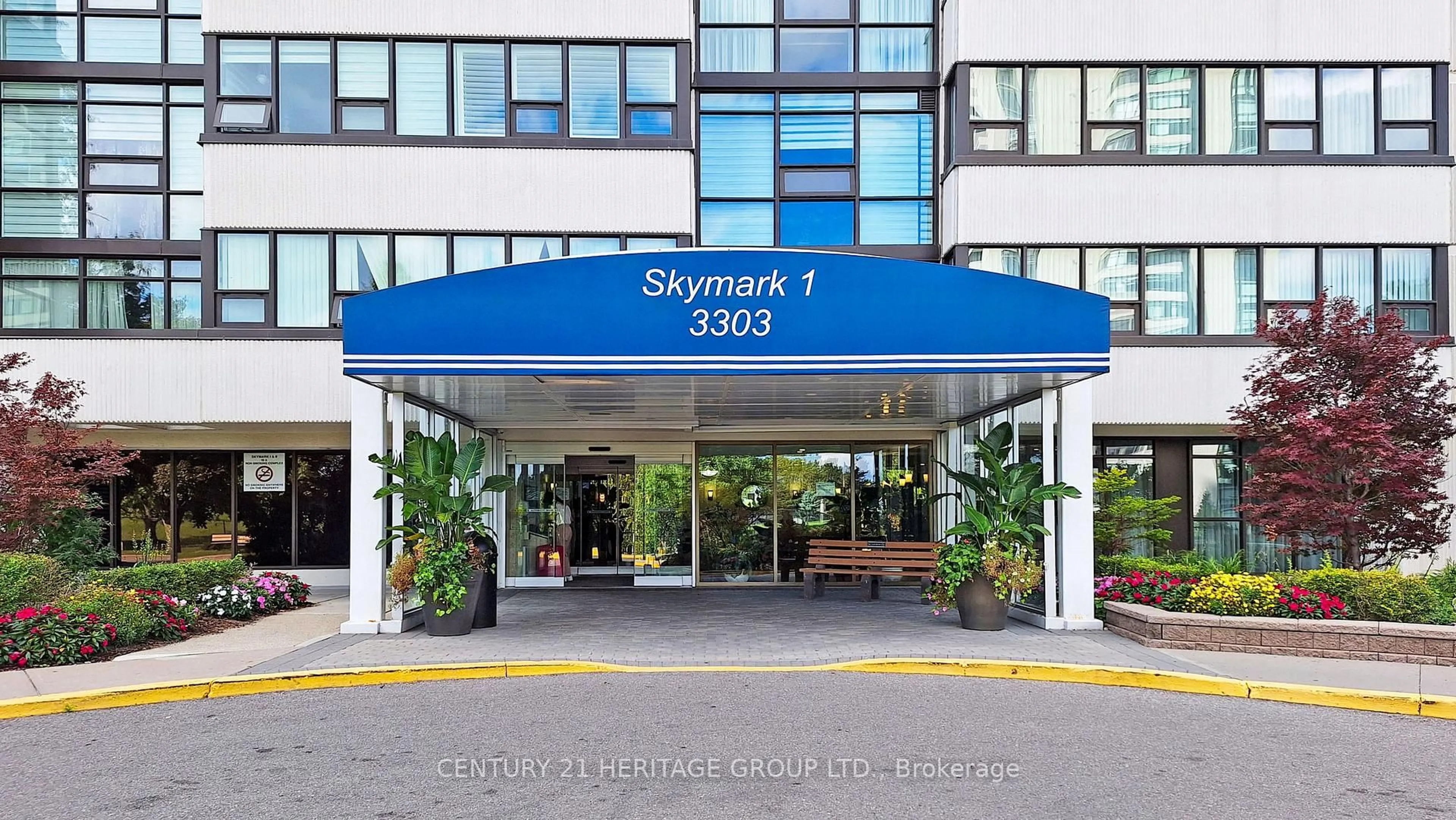 Indoor foyer for 3303 Don Mills Rd #2002, Toronto Ontario M2J 4T6