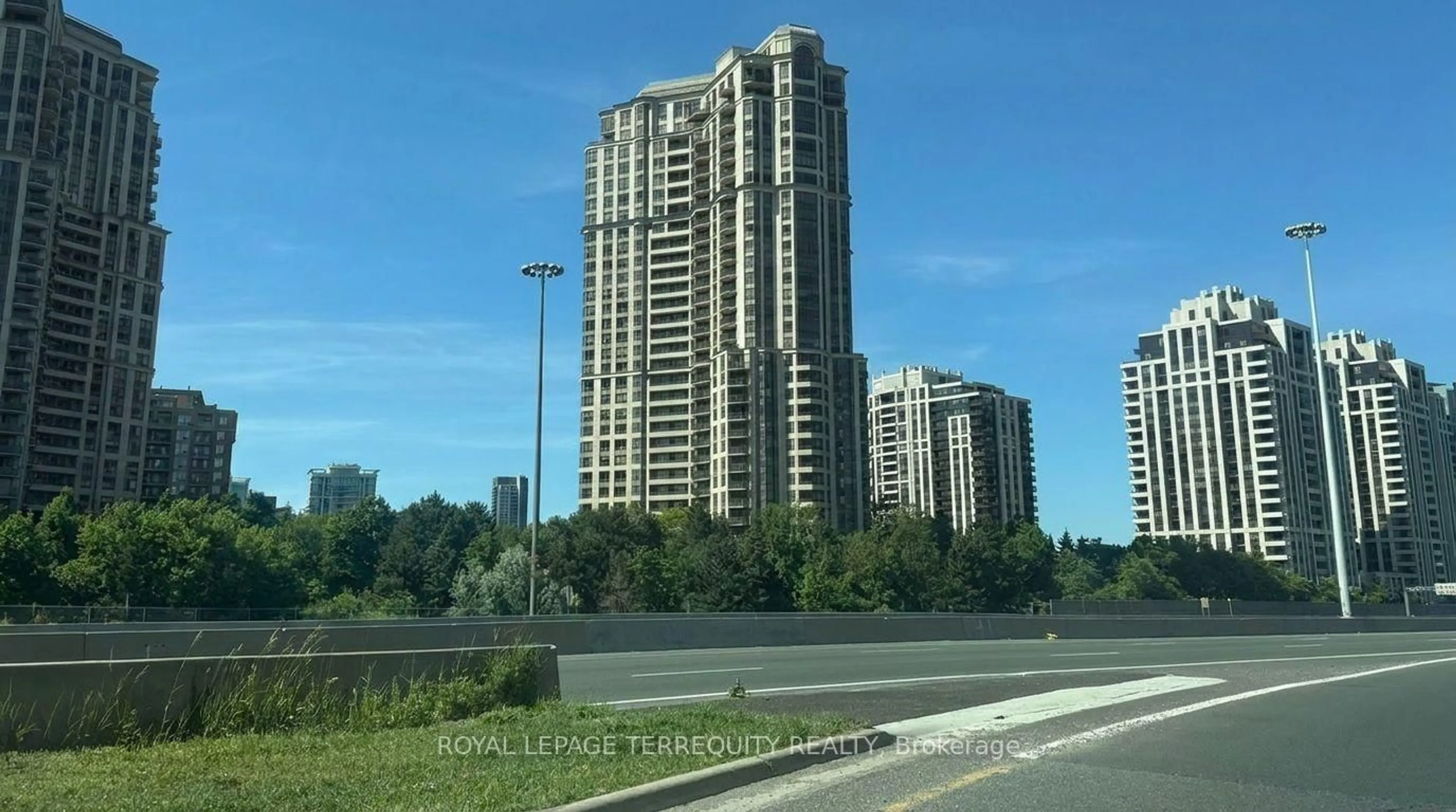 Blurry image for 80 Harrison Garden Blvd #GPH19, Toronto Ontario M2N 7E3