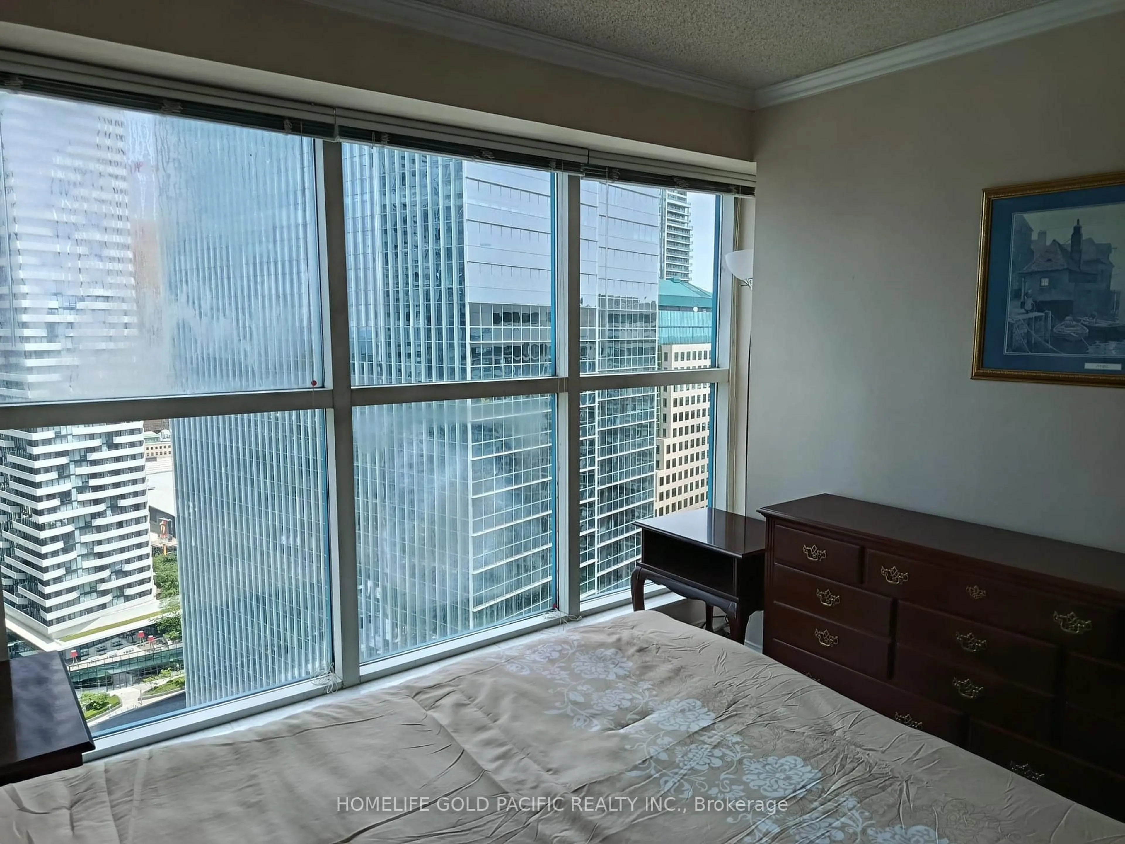 A pic of a room for 77 Harbour Sq #3702, Toronto Ontario M5J 2S2