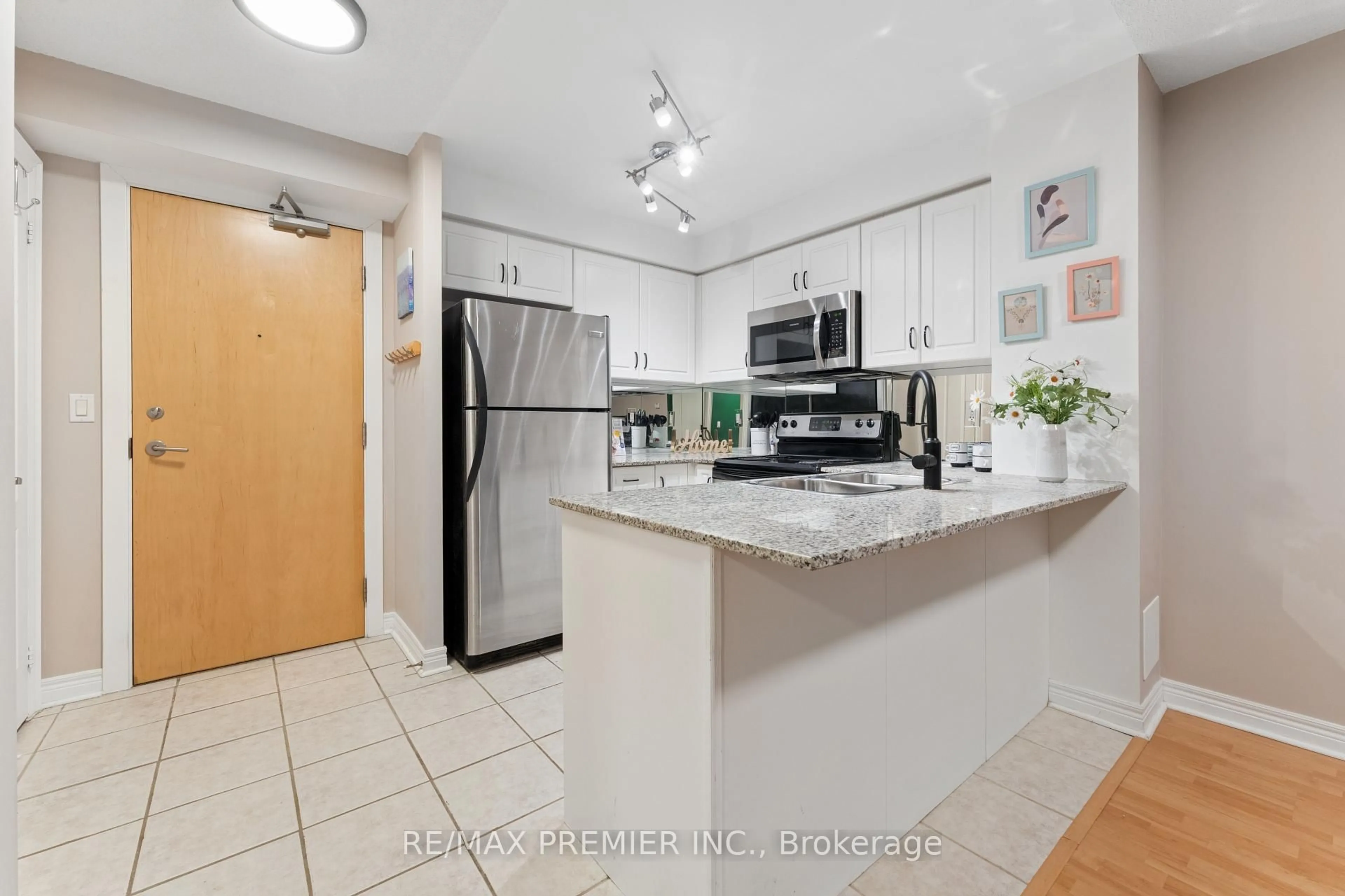 Open concept kitchen, ceramic/tile floor for 212 Eglinton Ave #307, Toronto Ontario M4P 0A3